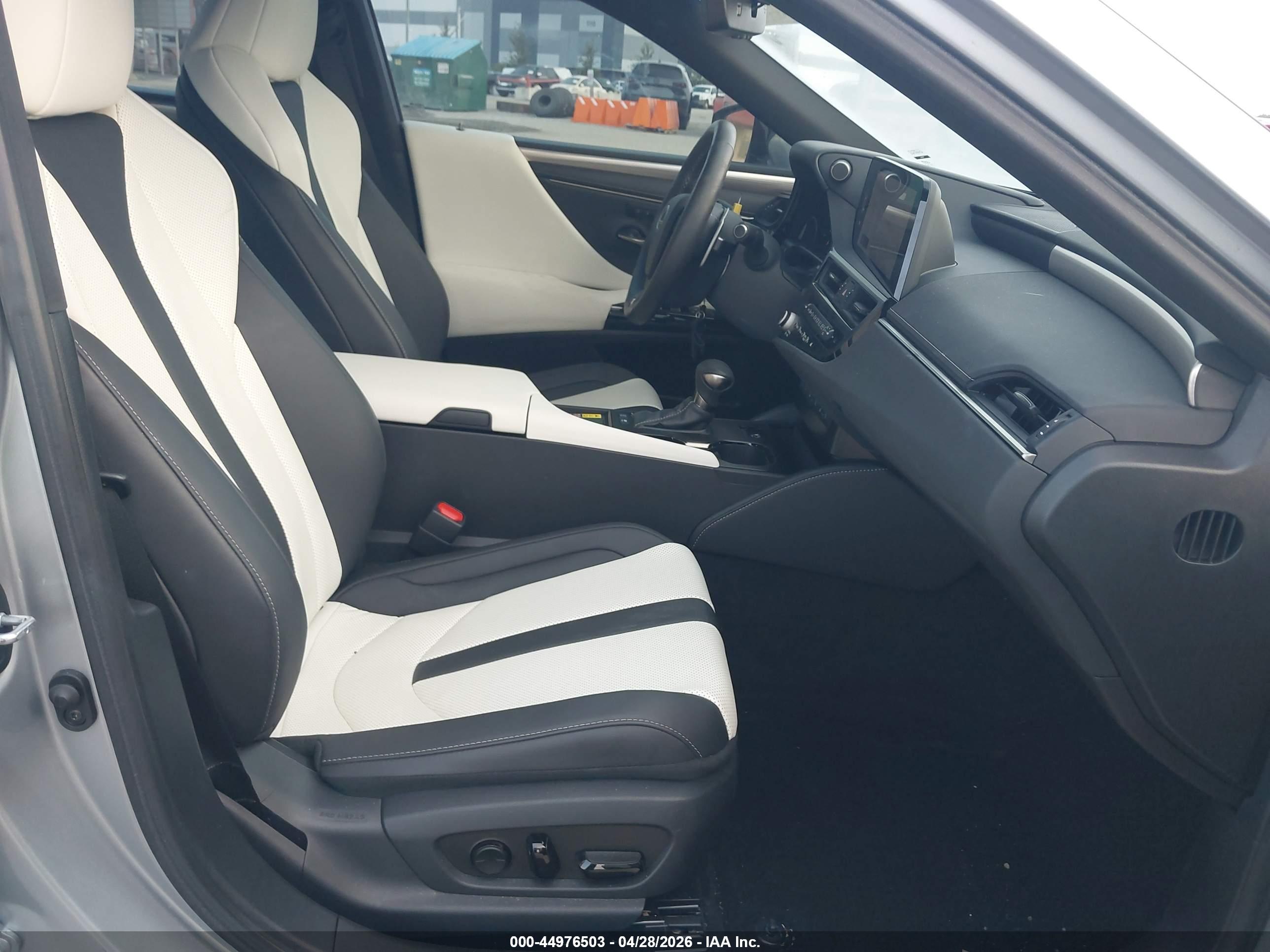LEXUS ES image 5