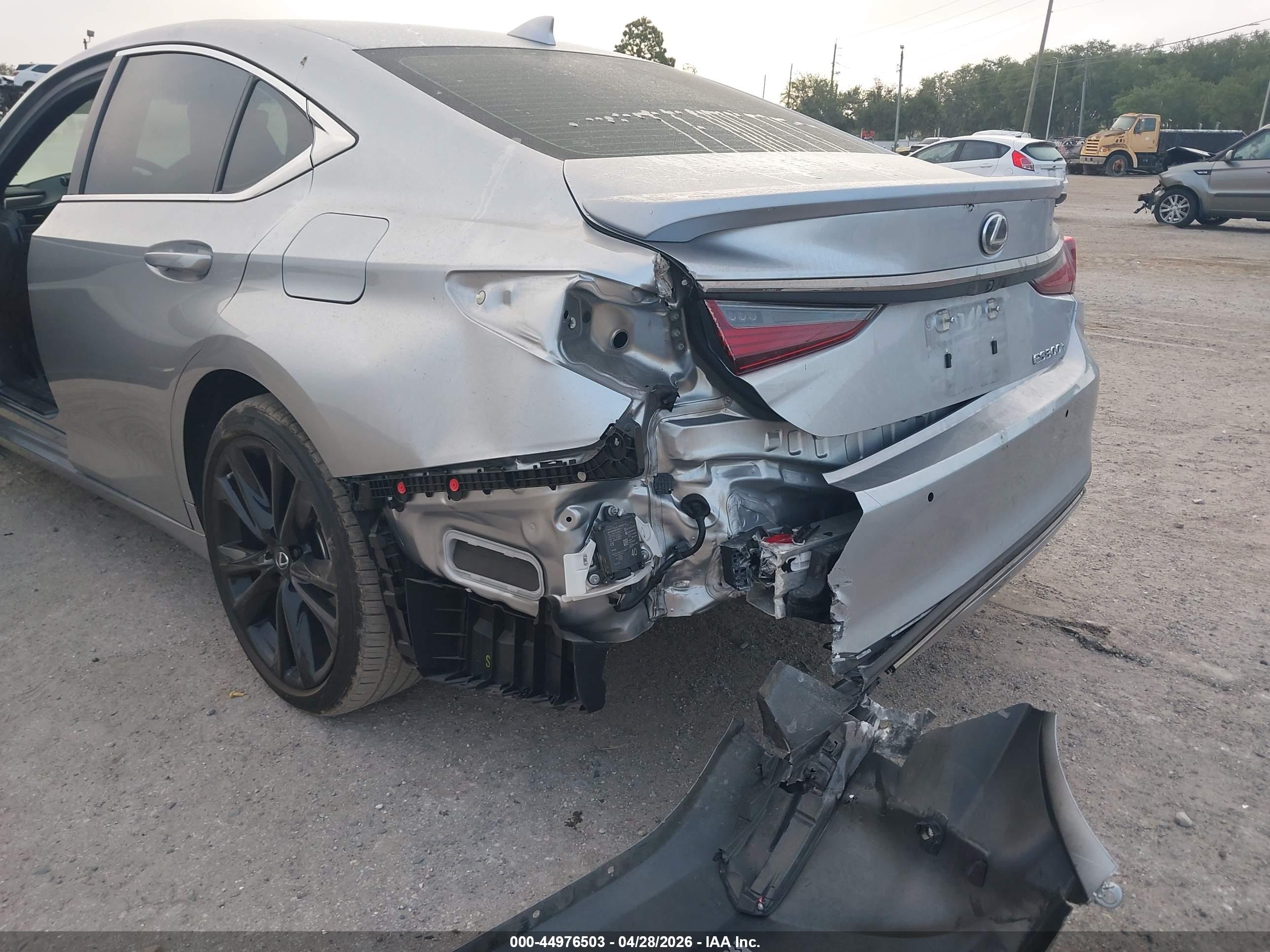 LEXUS ES image 6