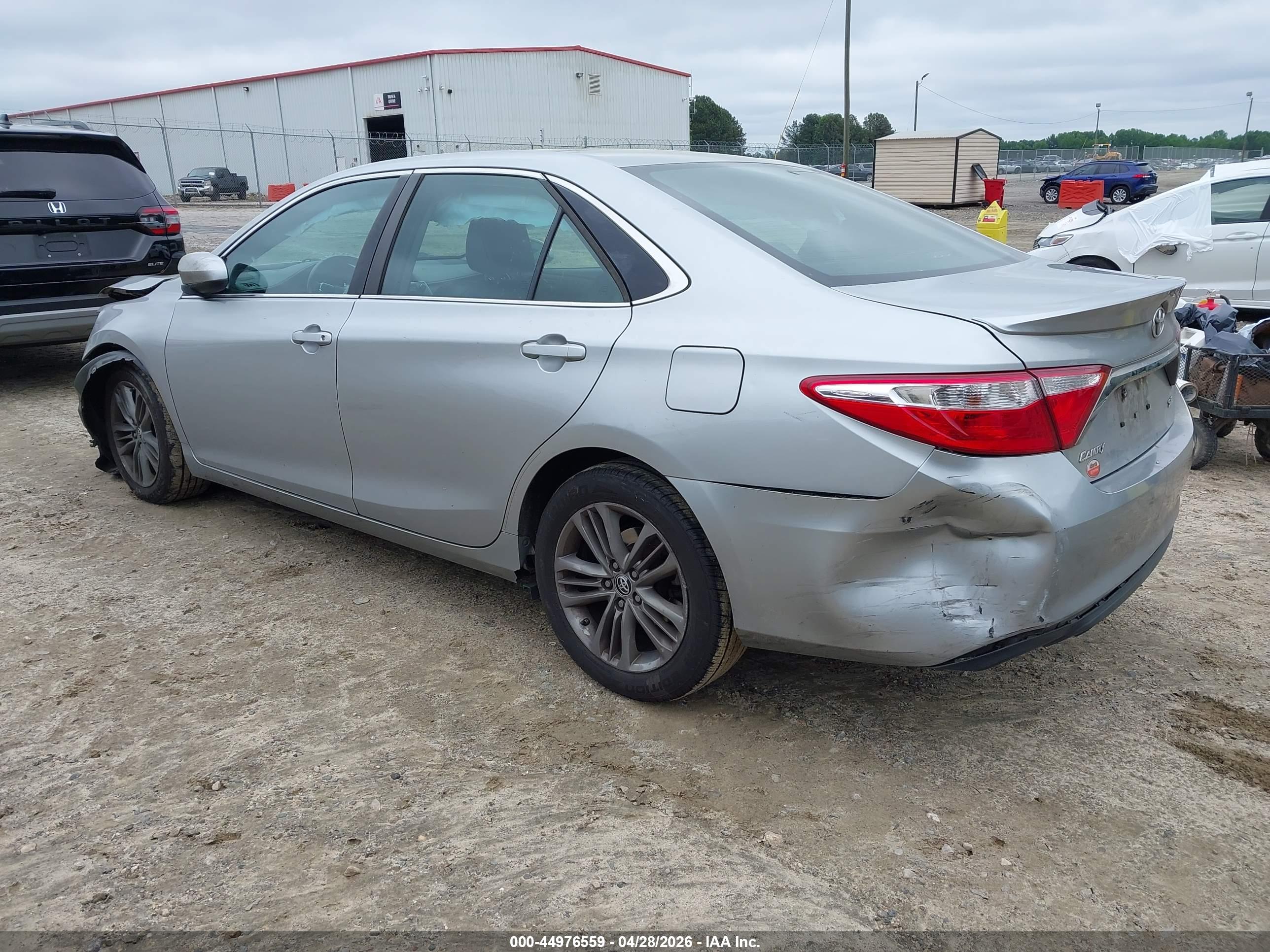 TOYOTA CAMRY image 3