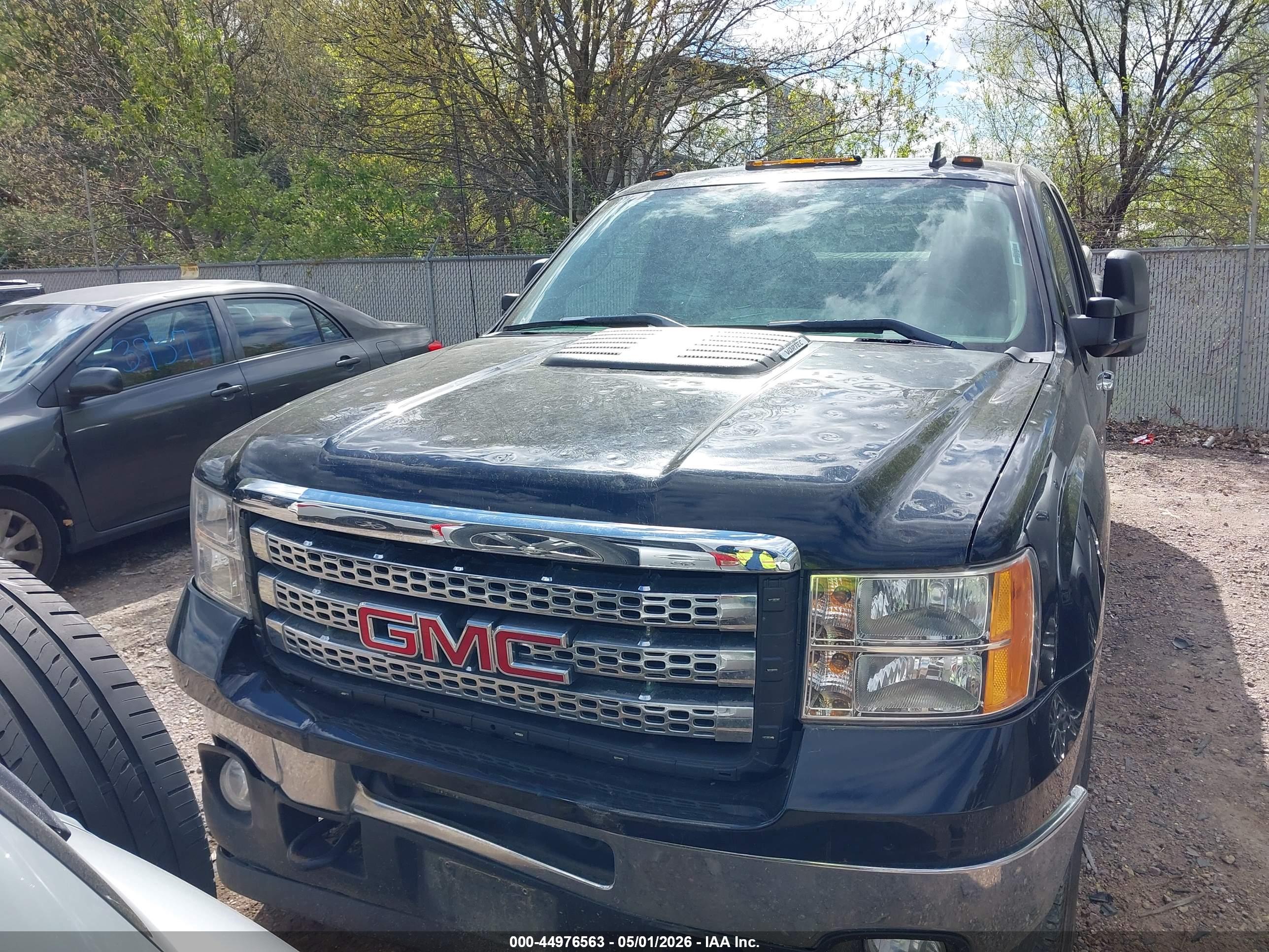 GMC SIERRA image 6