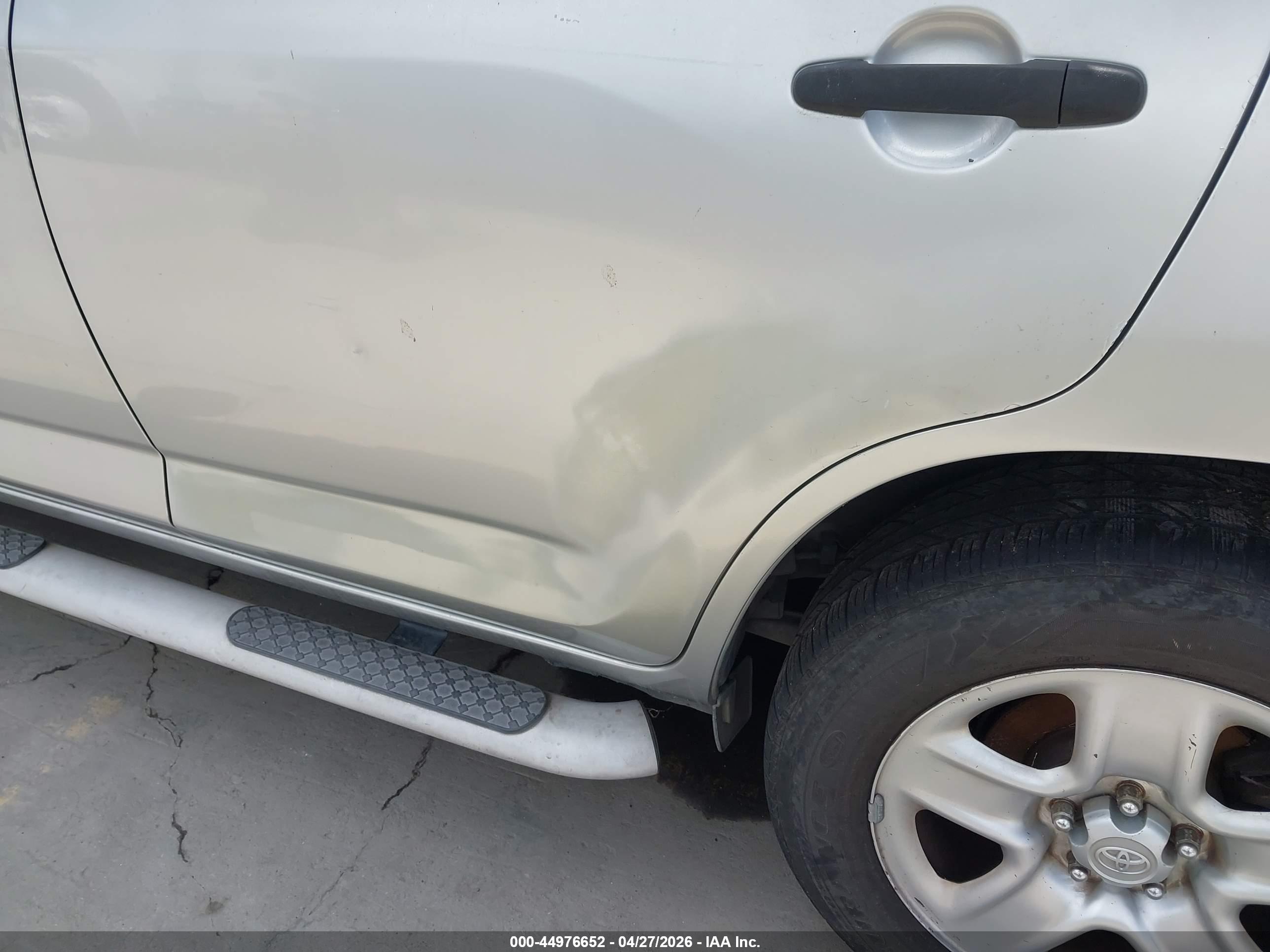 TOYOTA RAV4 image 6