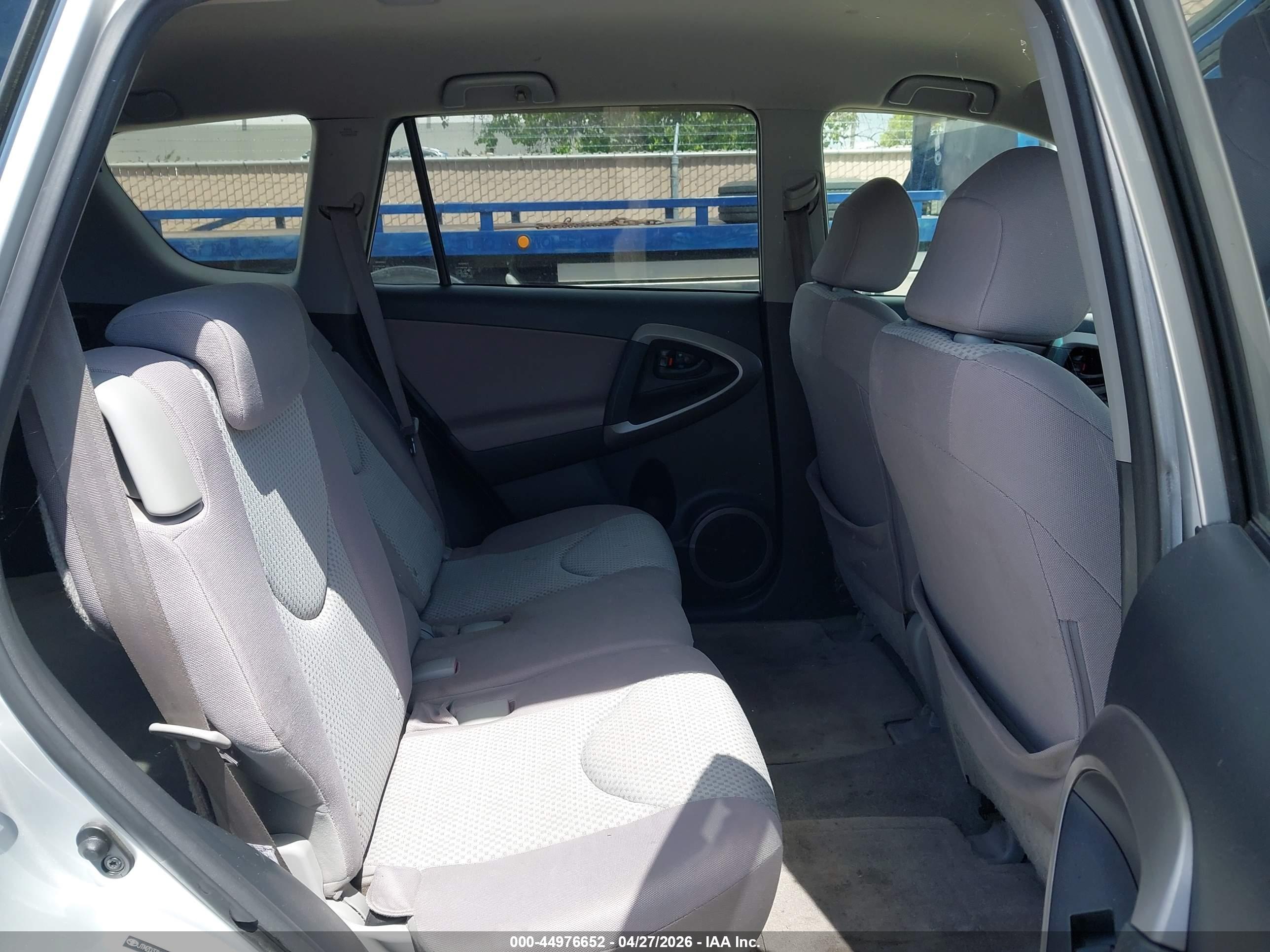 TOYOTA RAV4 image 8