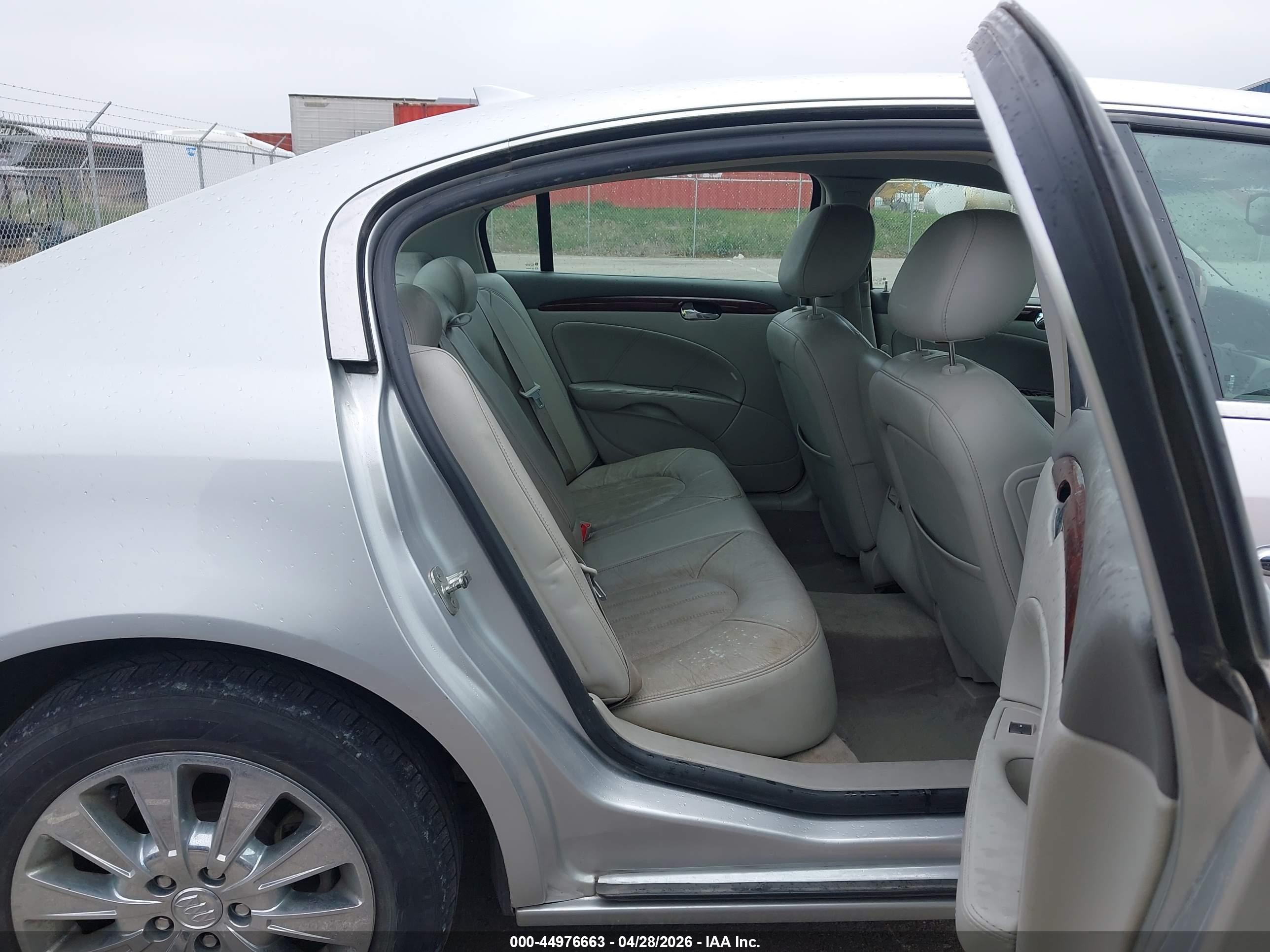 BUICK LUCERNE image 8