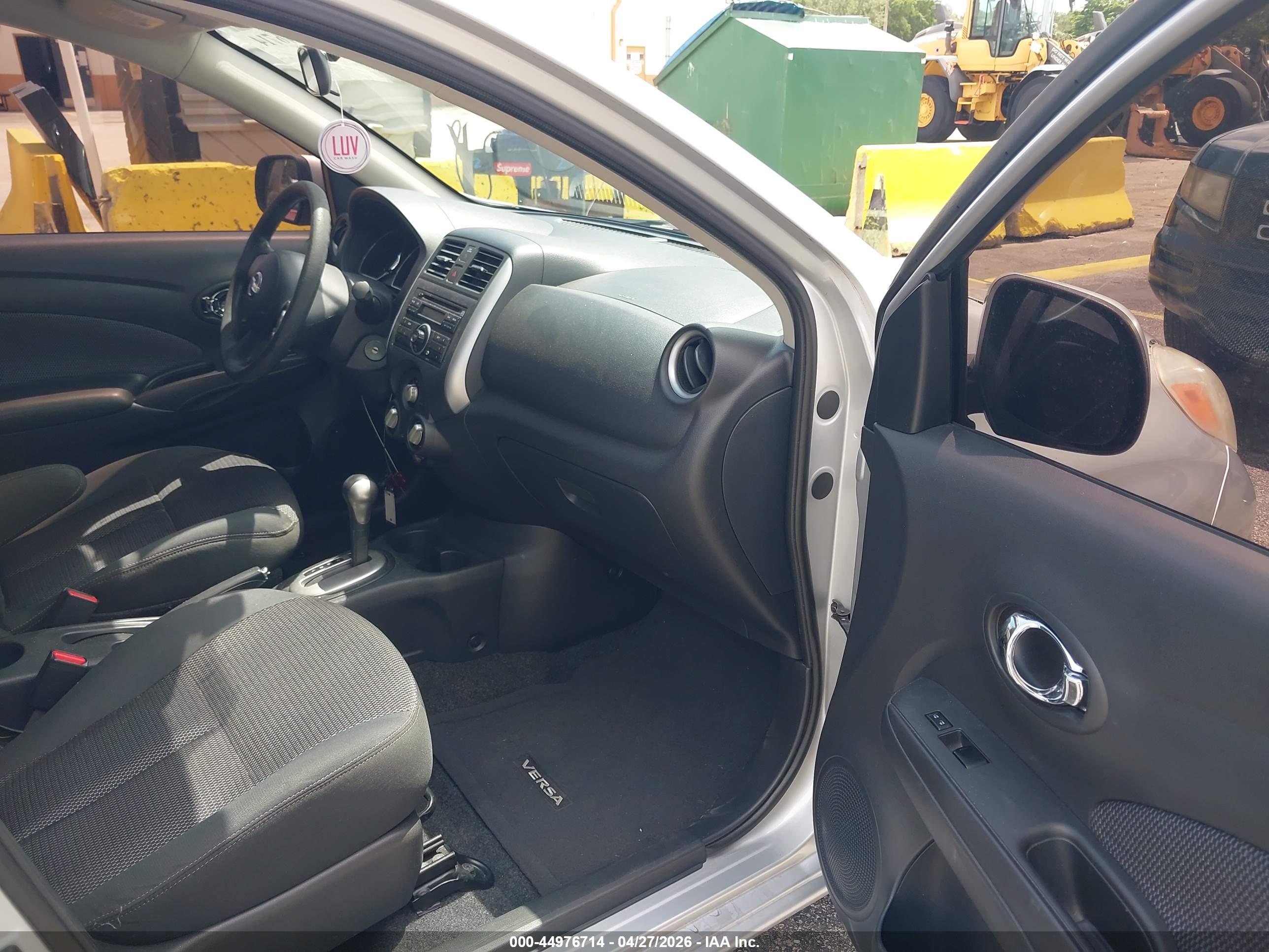 NISSAN VERSA image 5