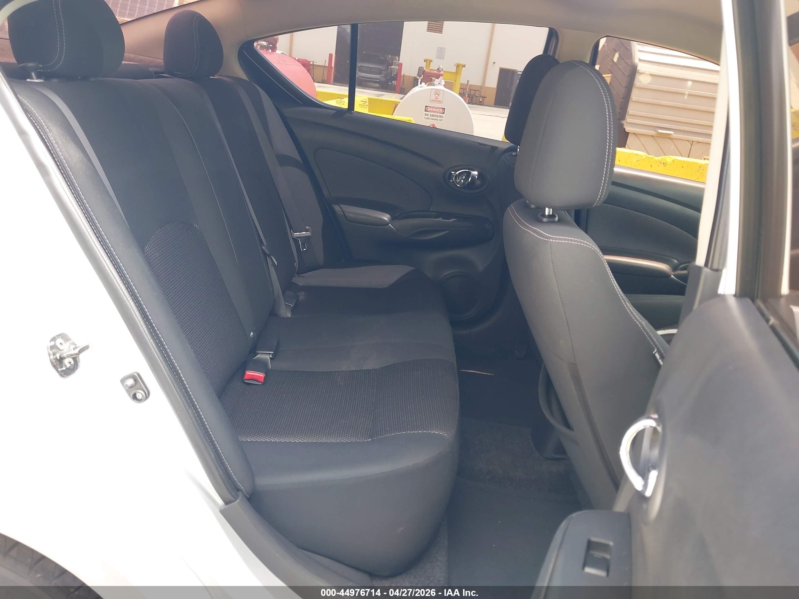 NISSAN VERSA image 8