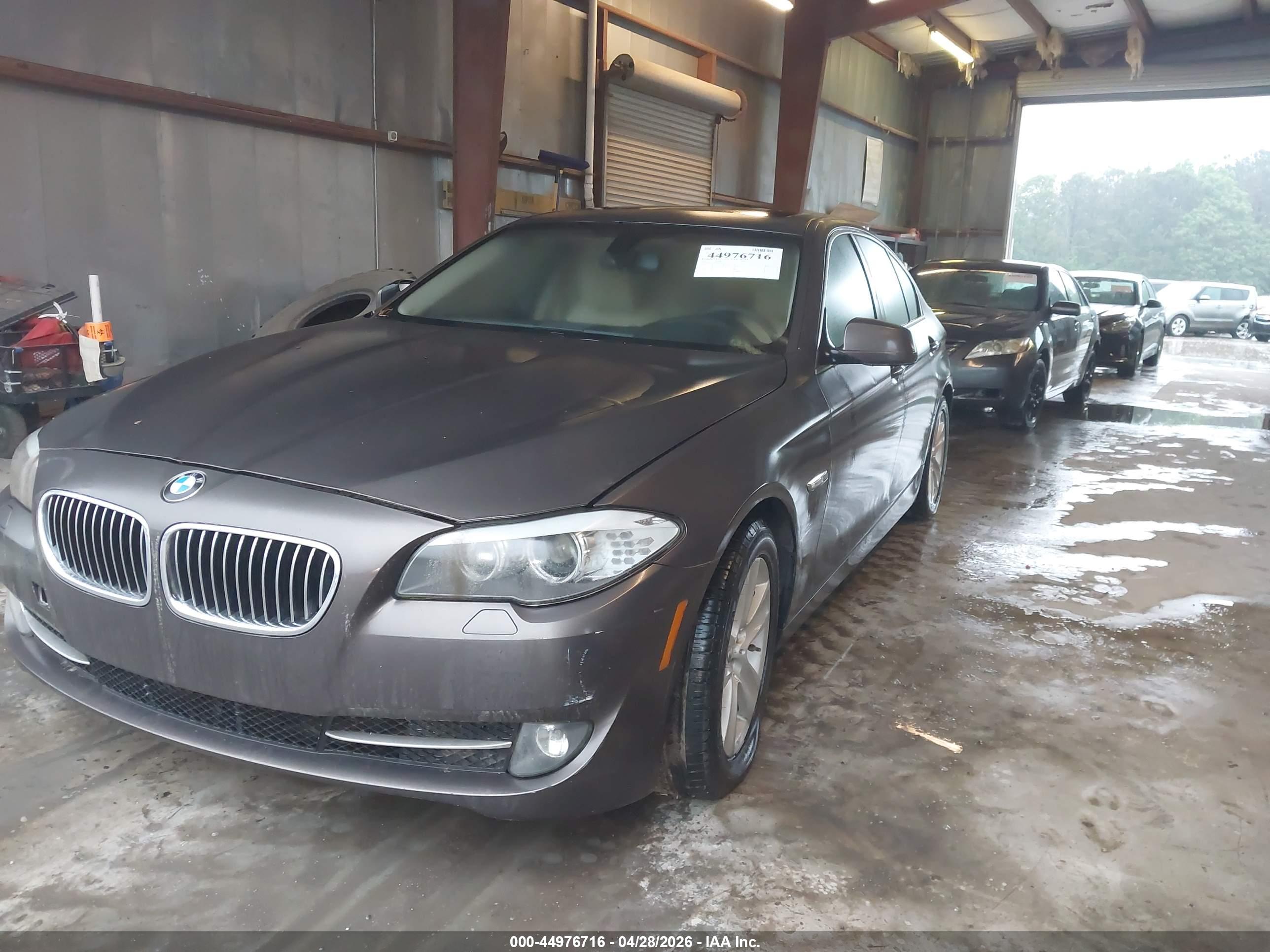 BMW 528I image 2