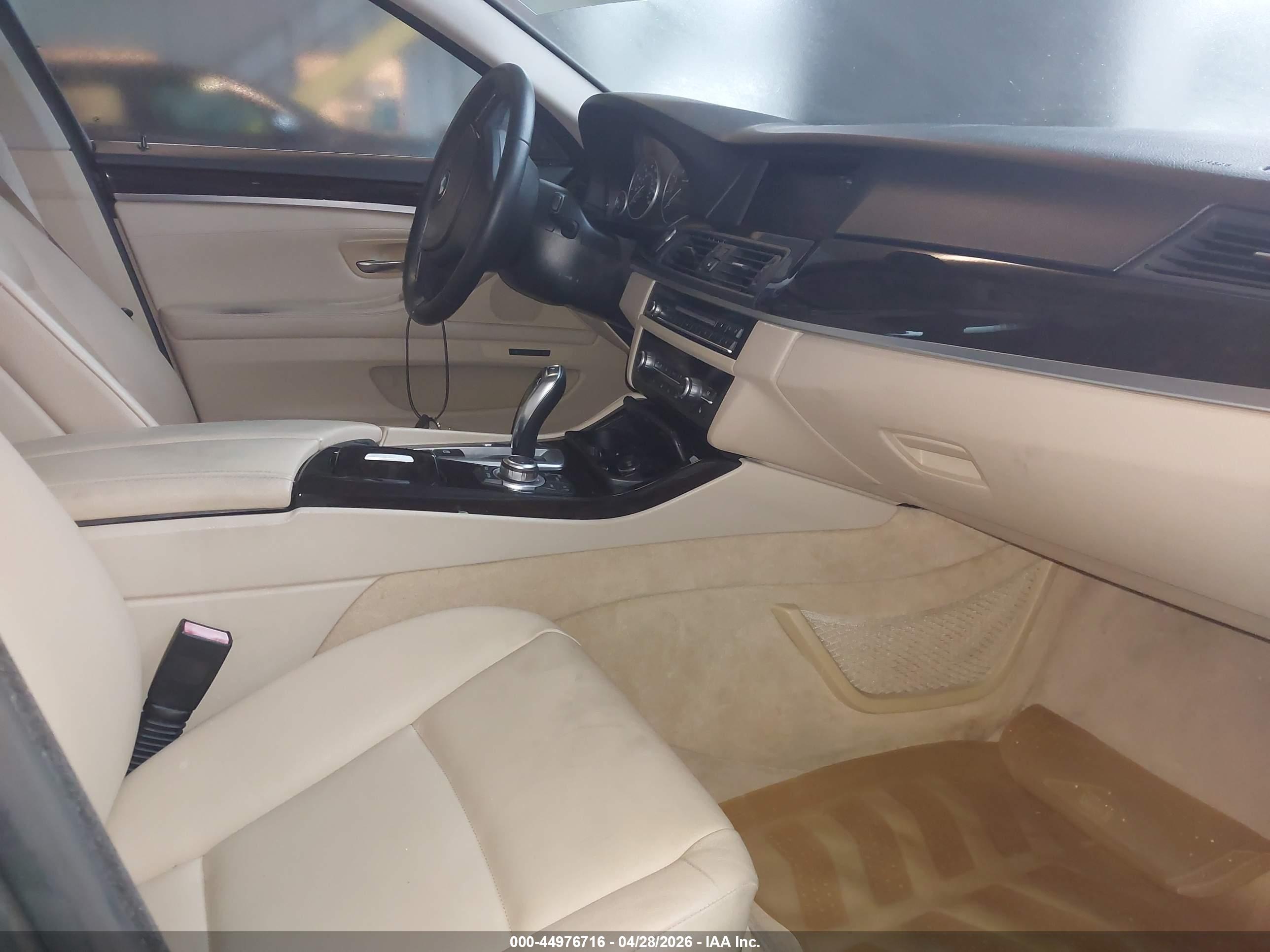 BMW 528I image 5