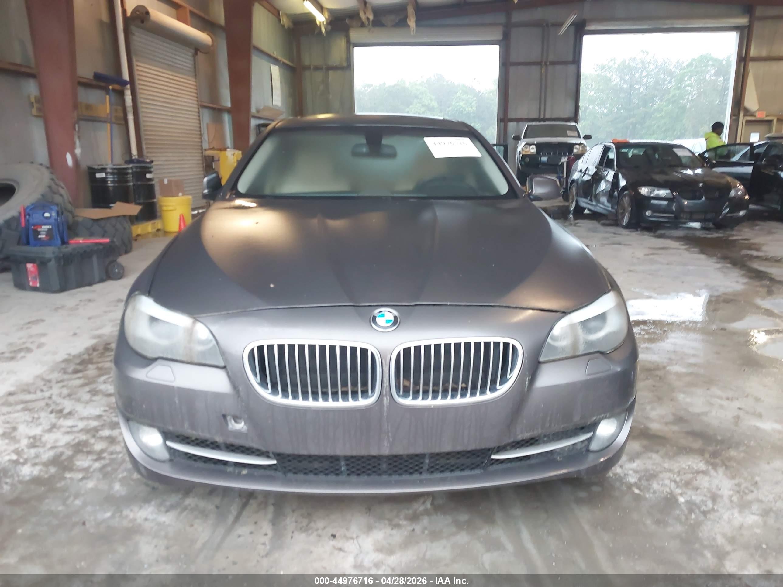 BMW 528I image 6