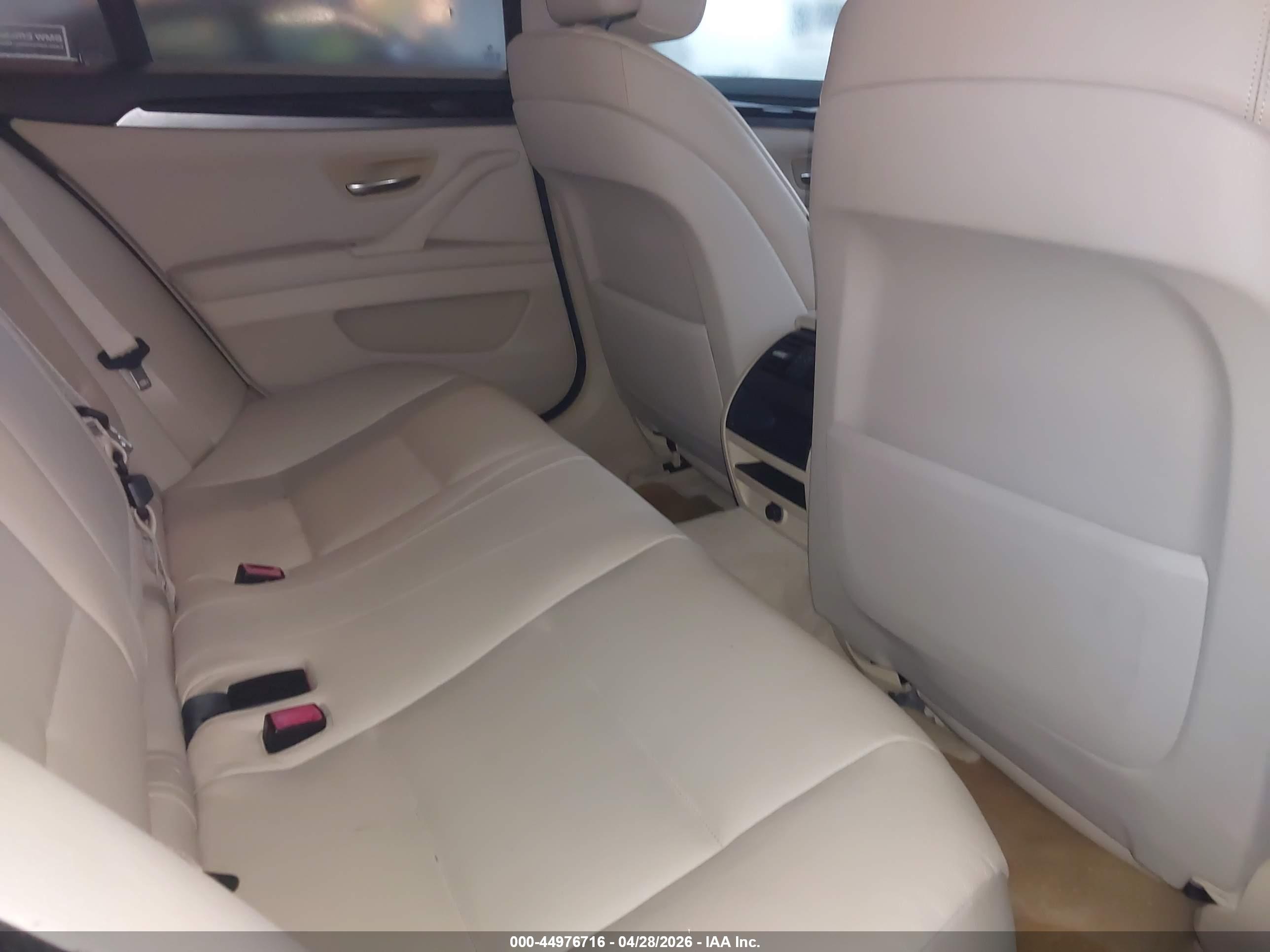 BMW 528I image 8