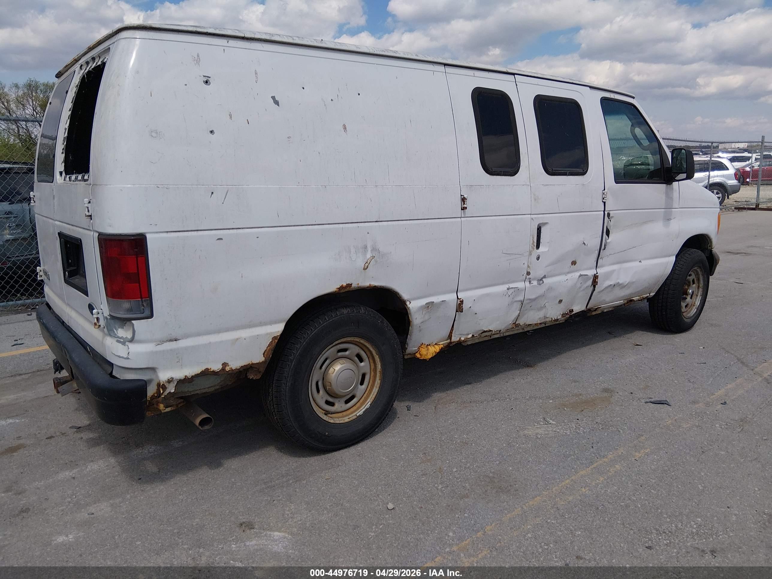 FORD E-150 image 4