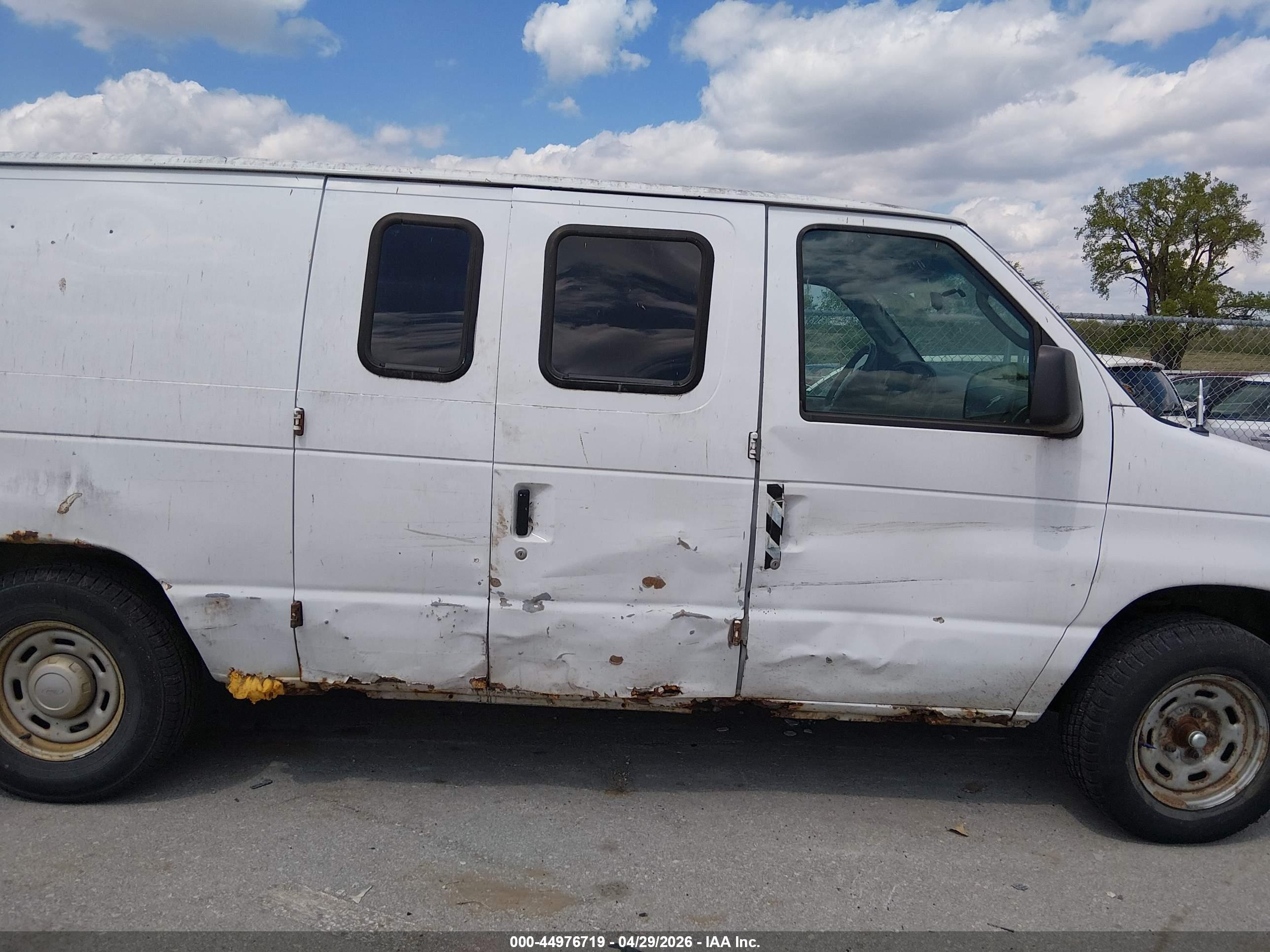 FORD E-150 image 6