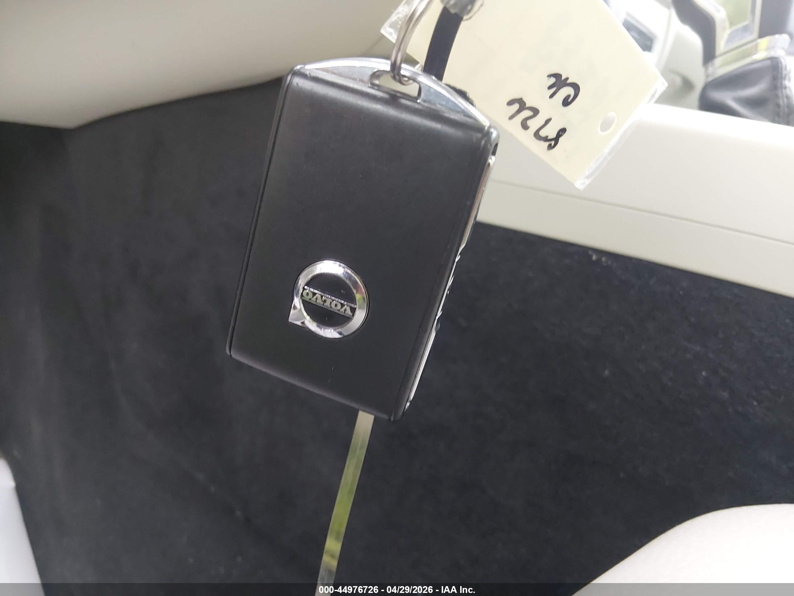 VOLVO XC60 image 11