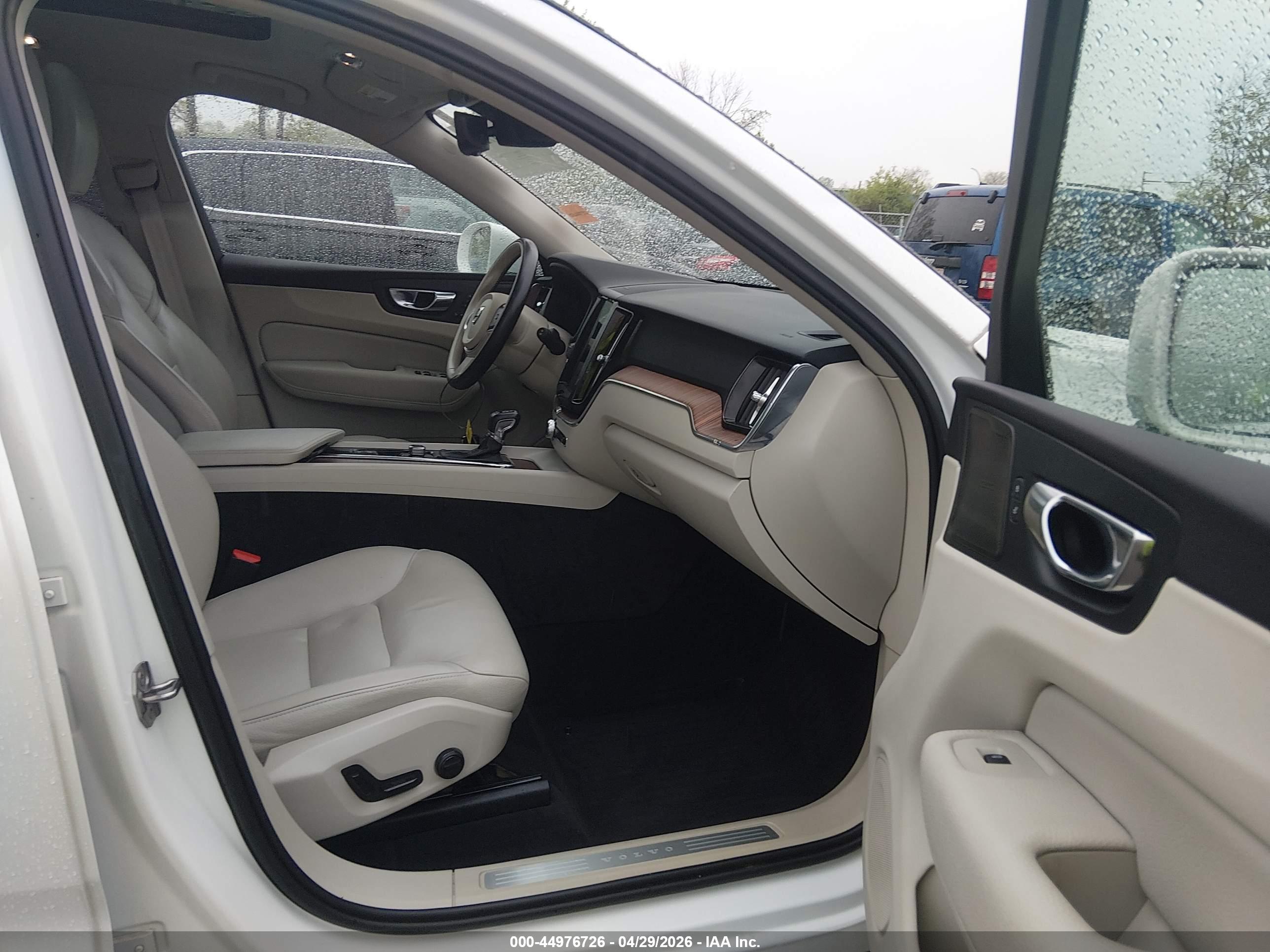 VOLVO XC60 image 5