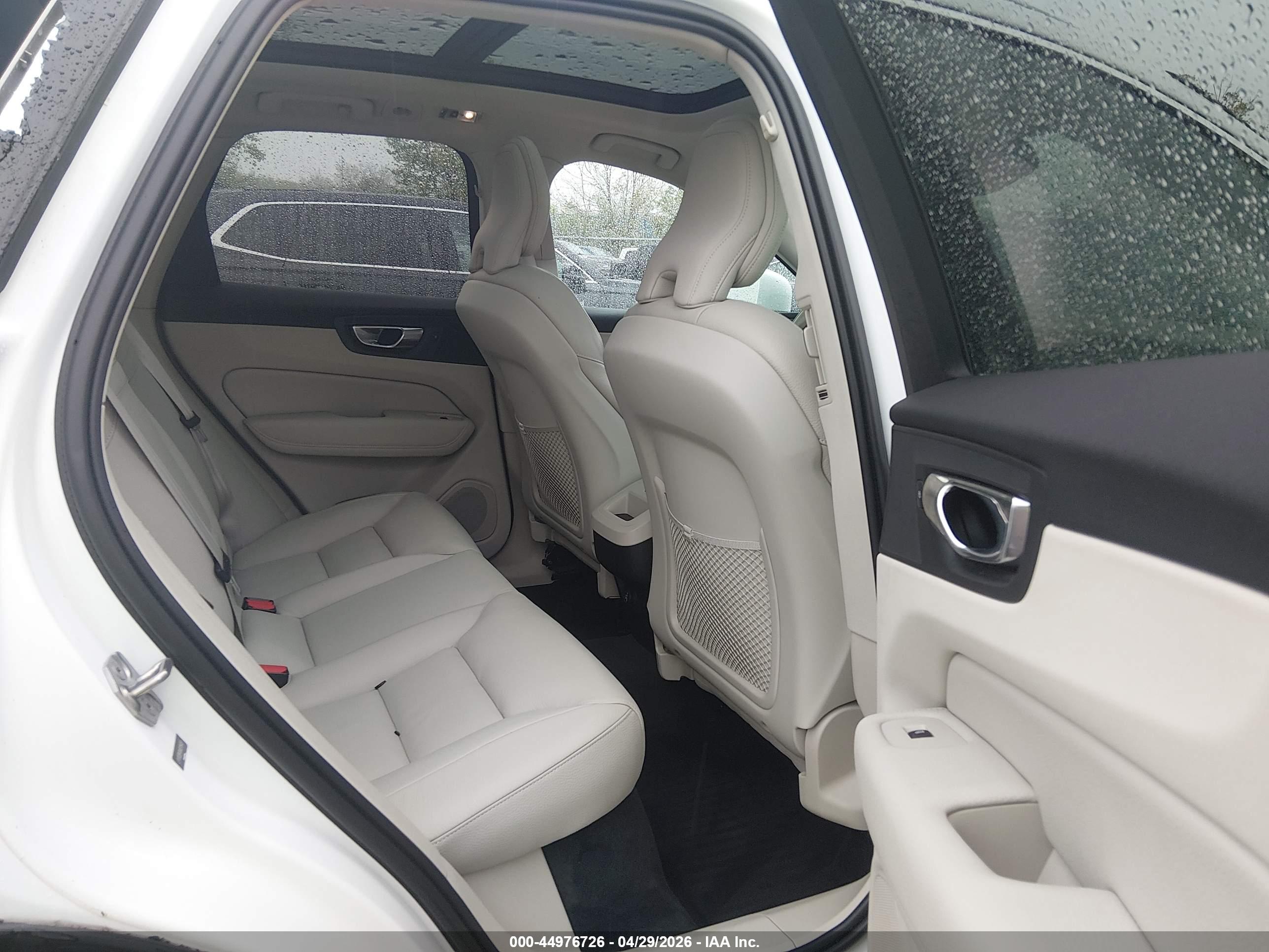 VOLVO XC60 image 8