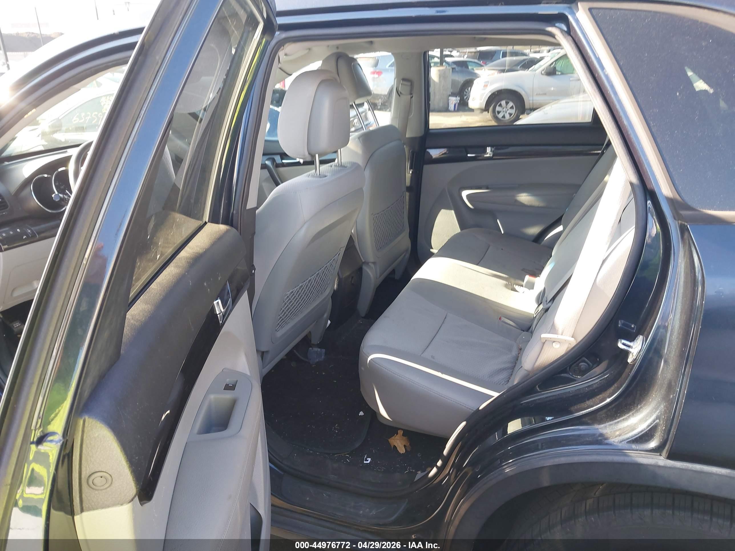 KIA SORENTO image 8