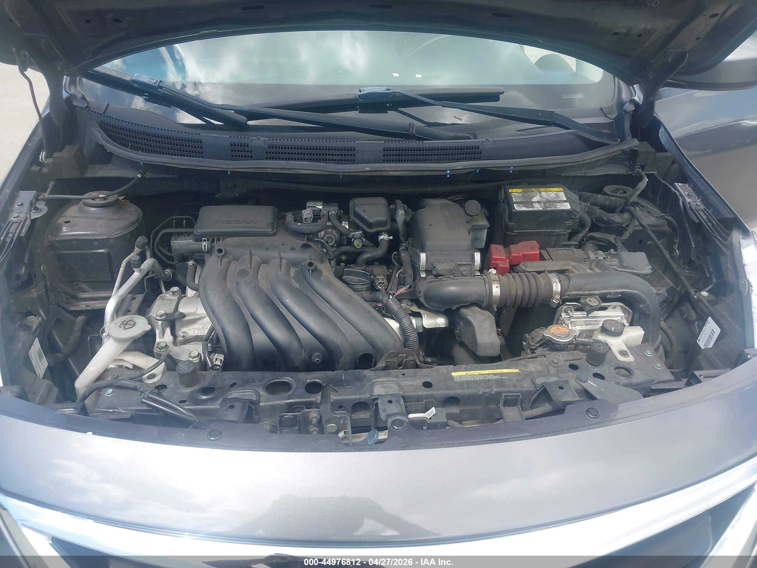 NISSAN VERSA image 10