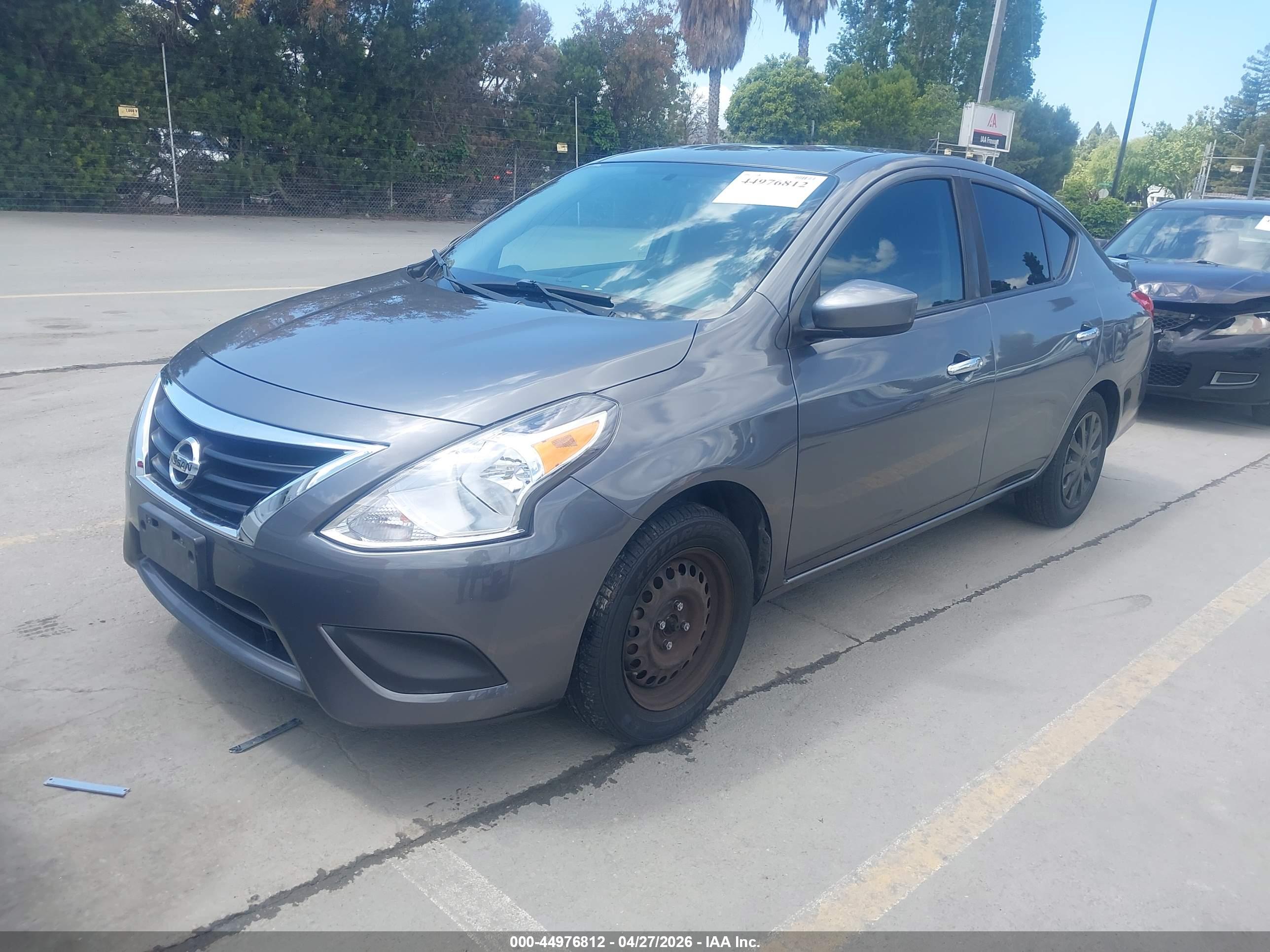 NISSAN VERSA image 2