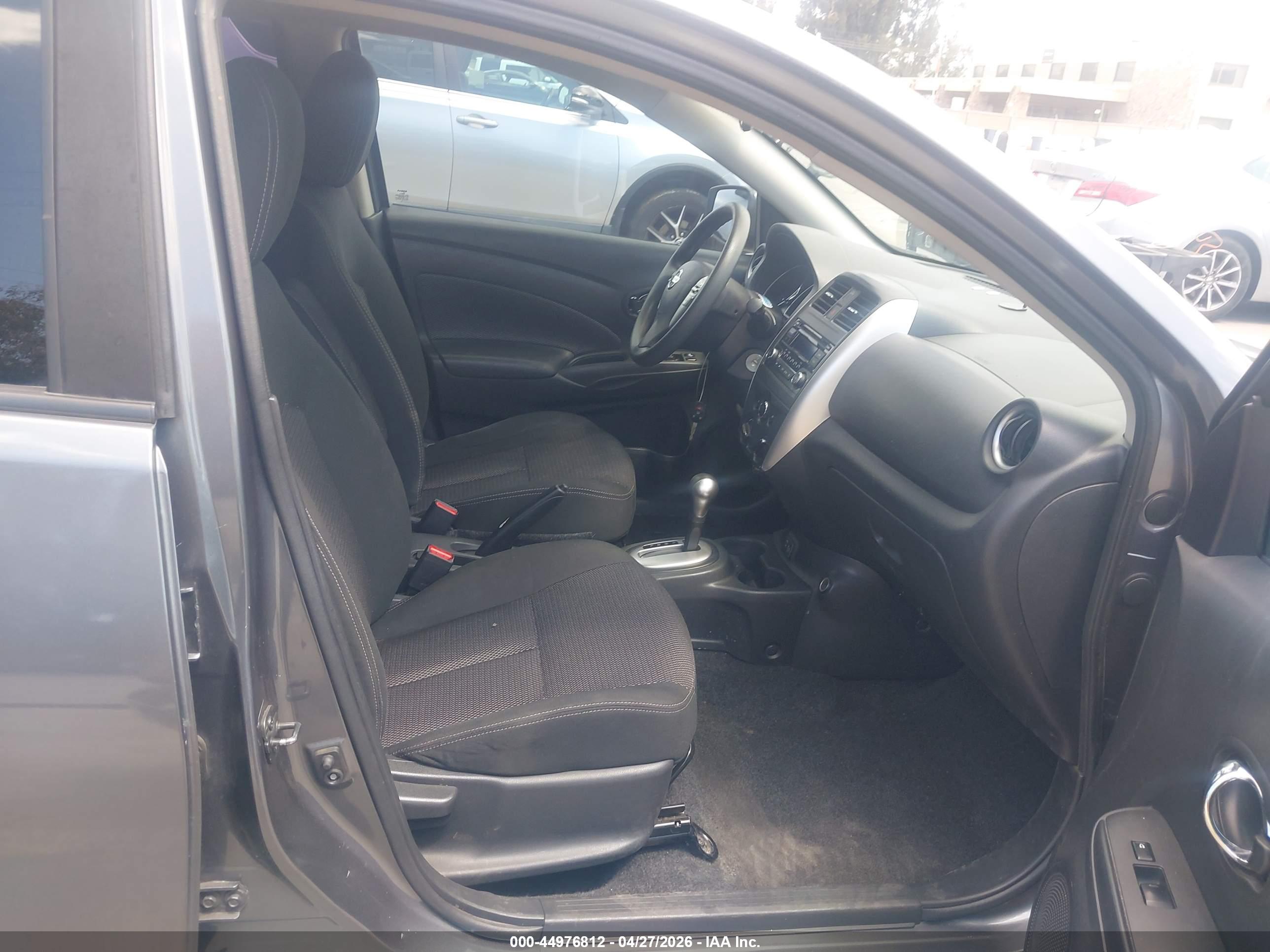 NISSAN VERSA image 5