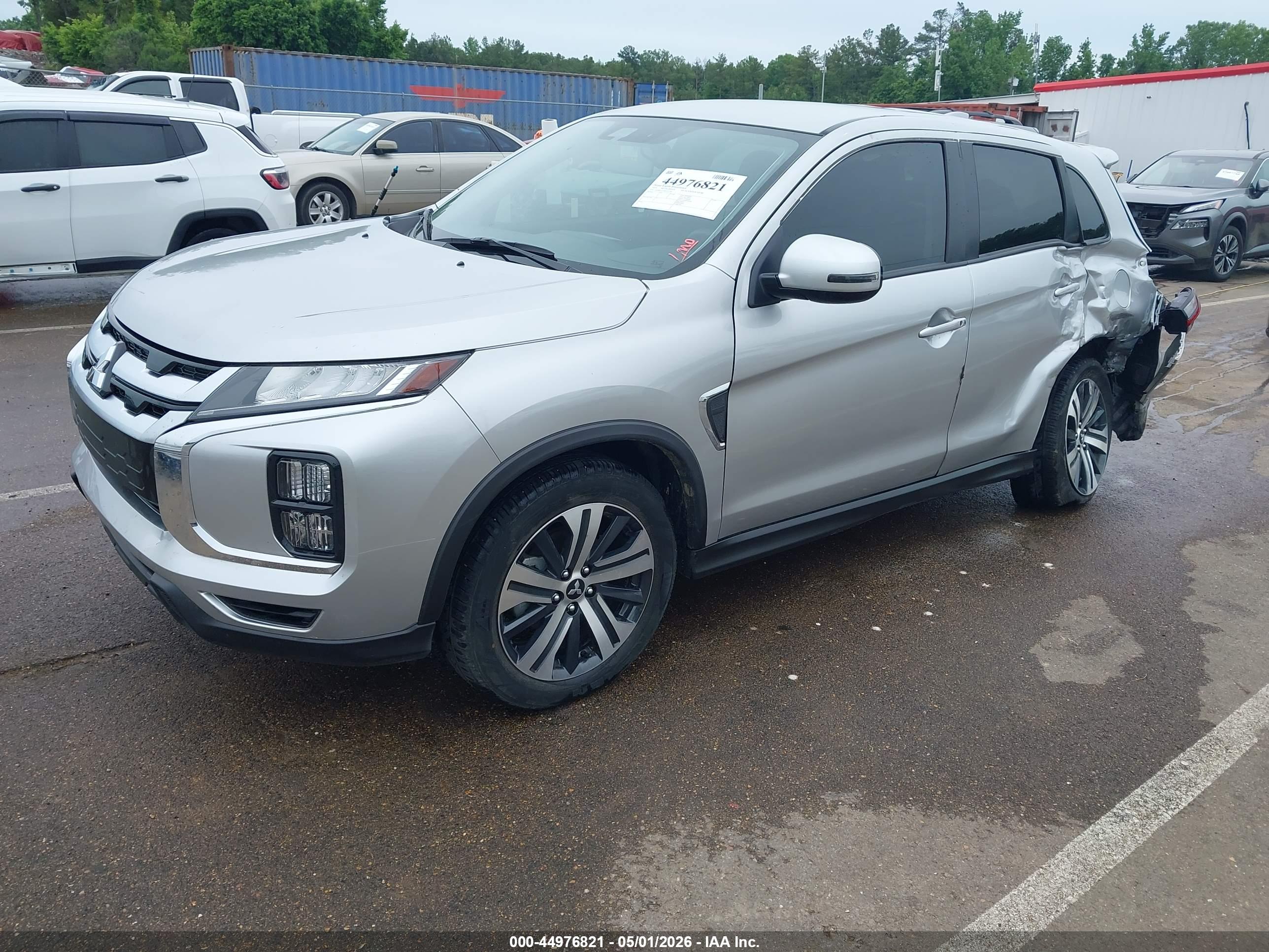 MITSUBISHI OUTLANDER image 2