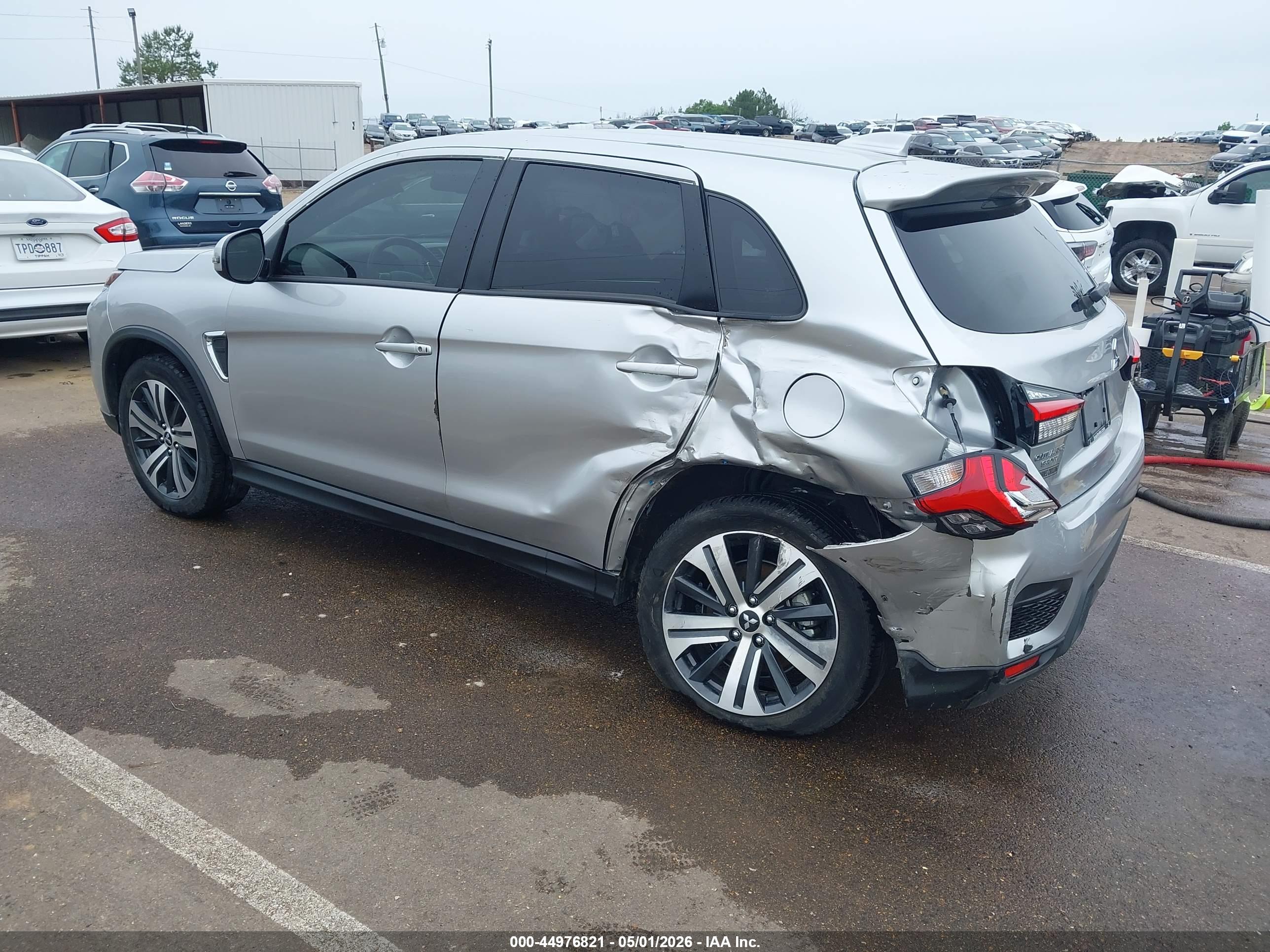 MITSUBISHI OUTLANDER image 3