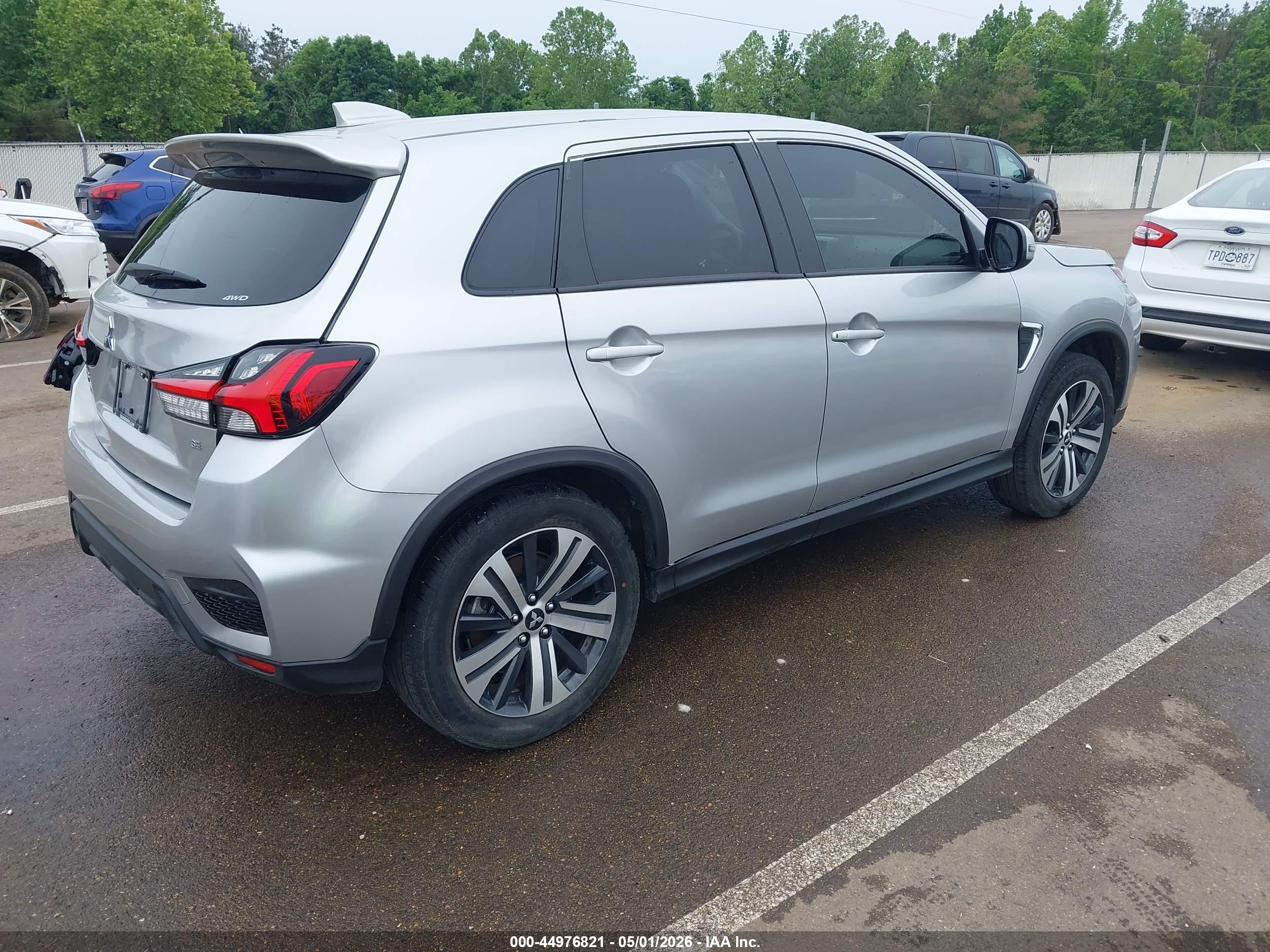 MITSUBISHI OUTLANDER image 4