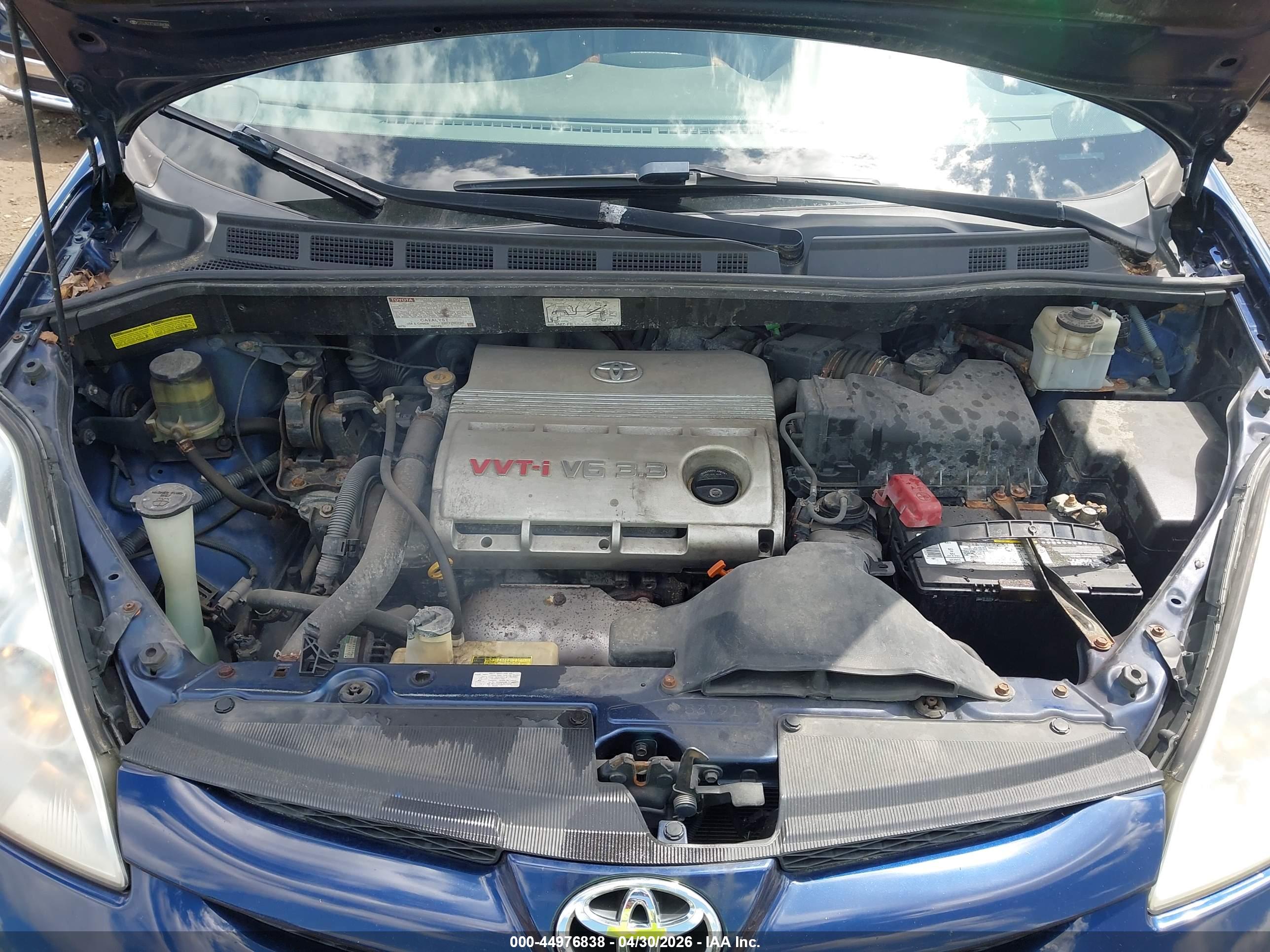 TOYOTA SIENNA image 10