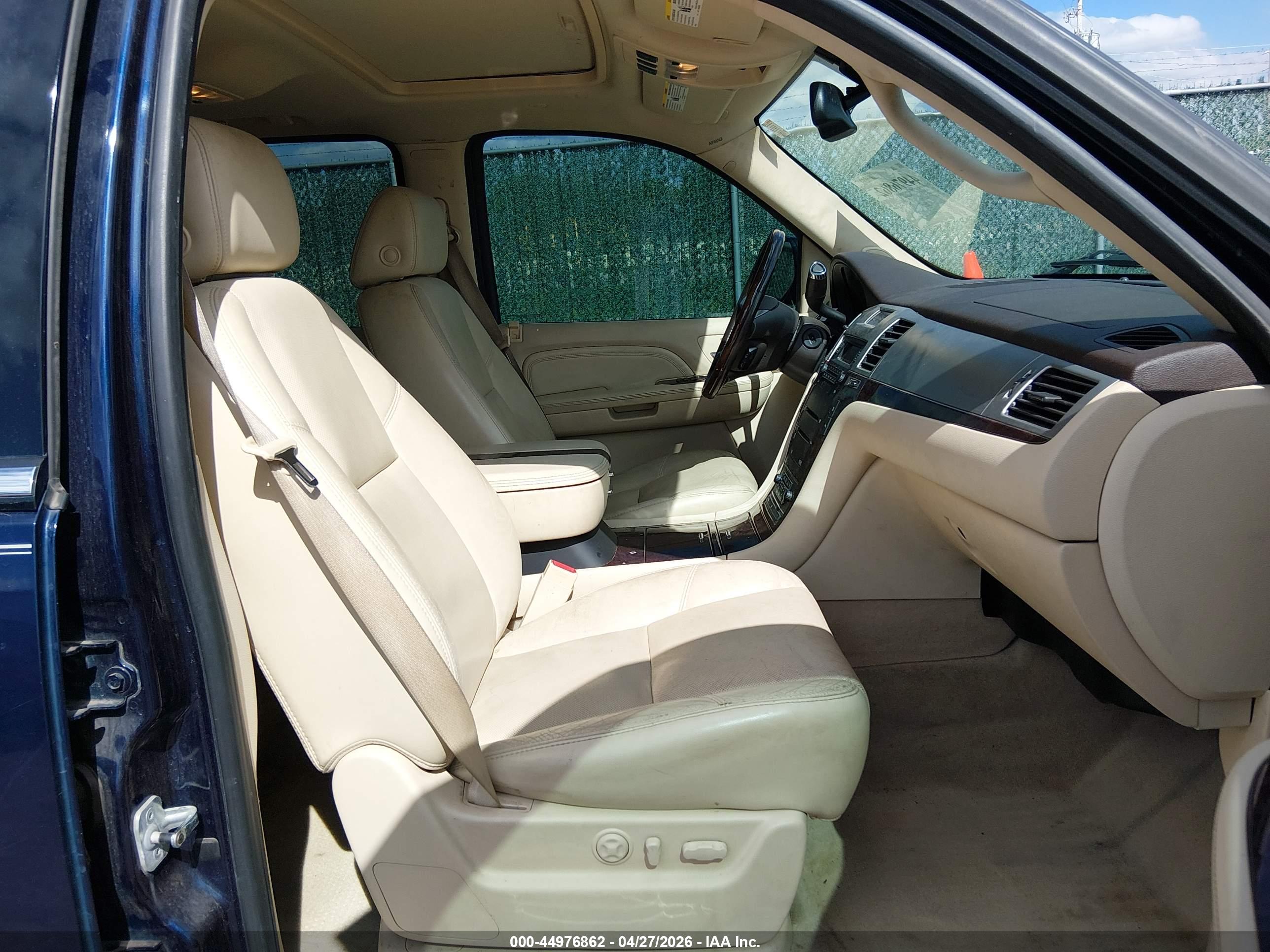CADILLAC ESCALADE image 5