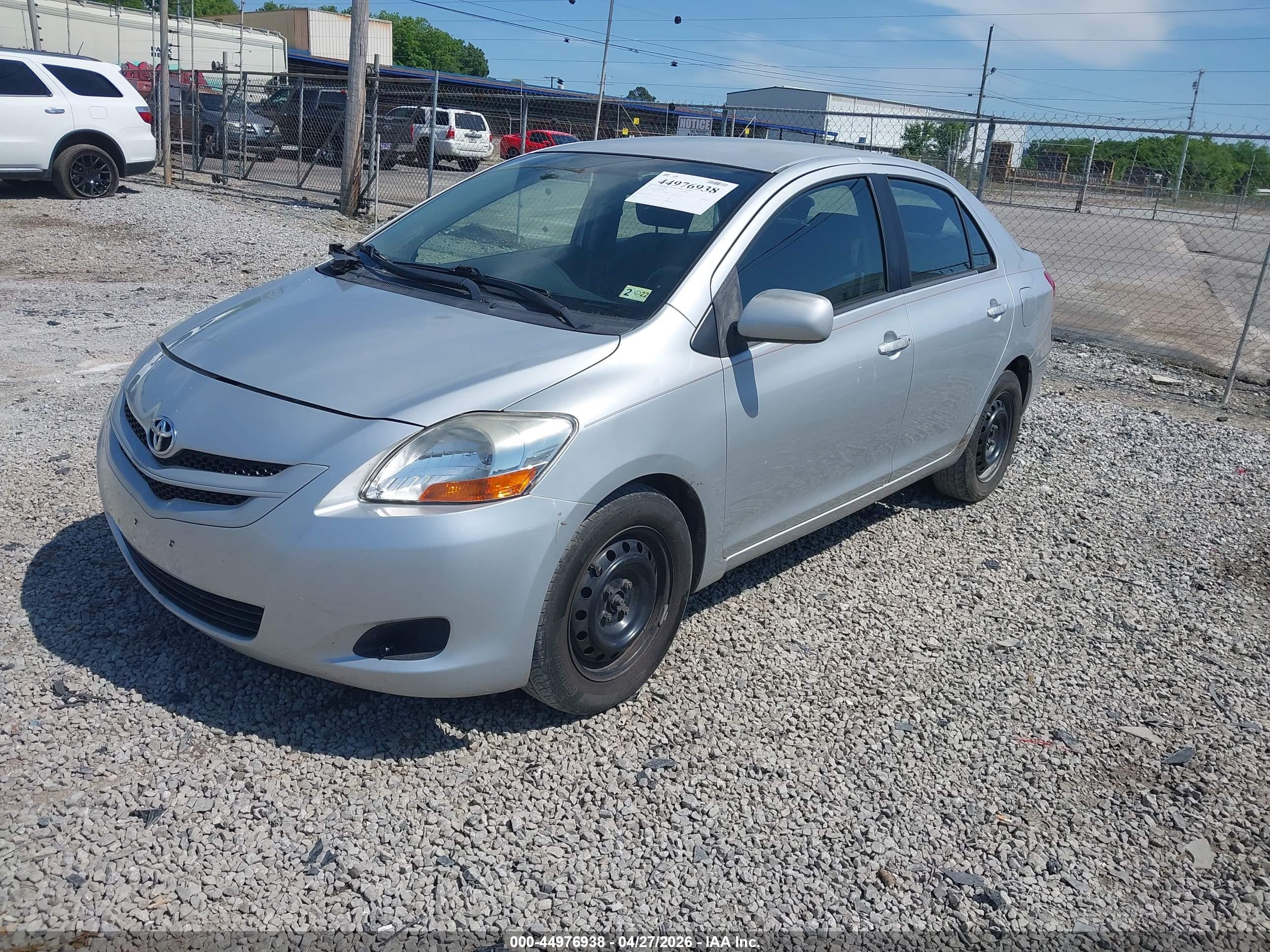 TOYOTA YARIS image 2