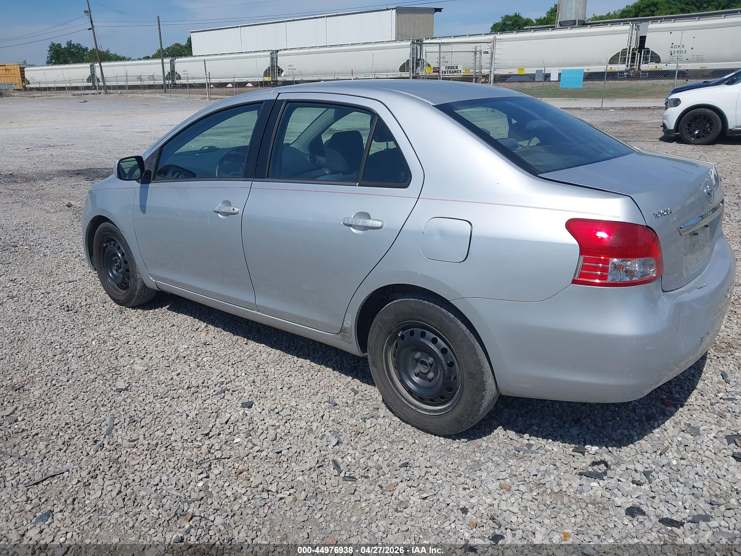 TOYOTA YARIS image 3