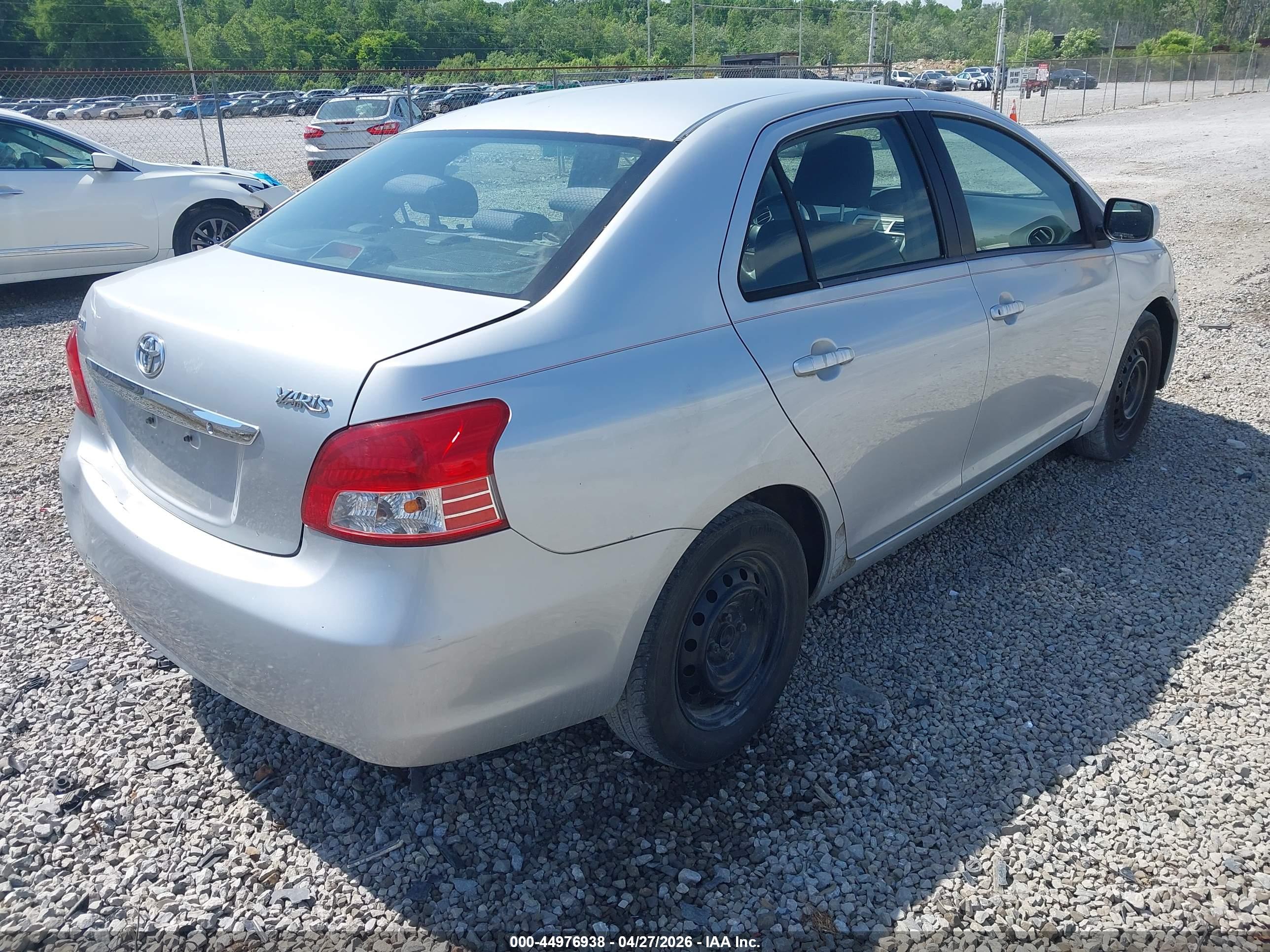 TOYOTA YARIS image 4