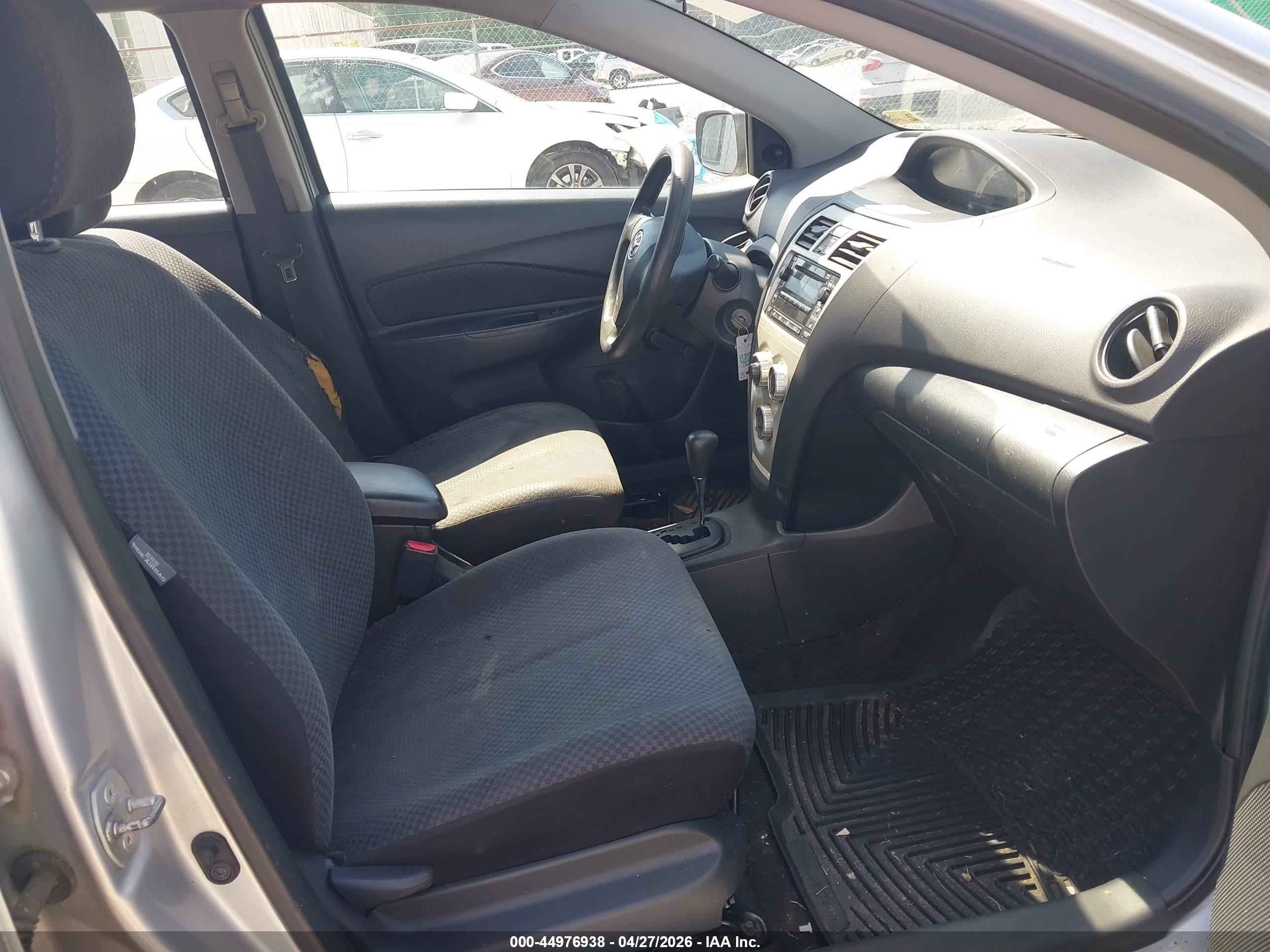 TOYOTA YARIS image 5