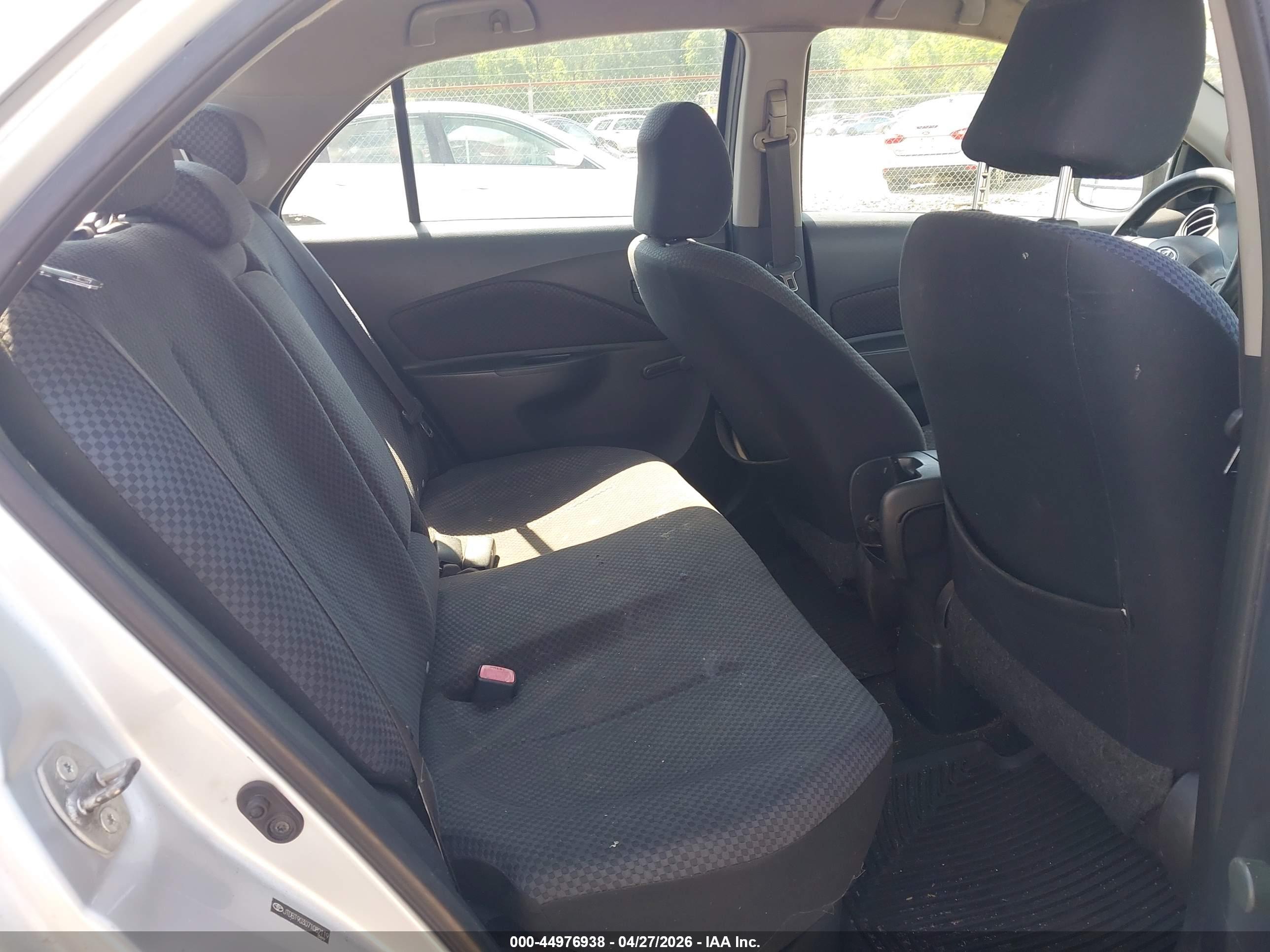 TOYOTA YARIS image 8
