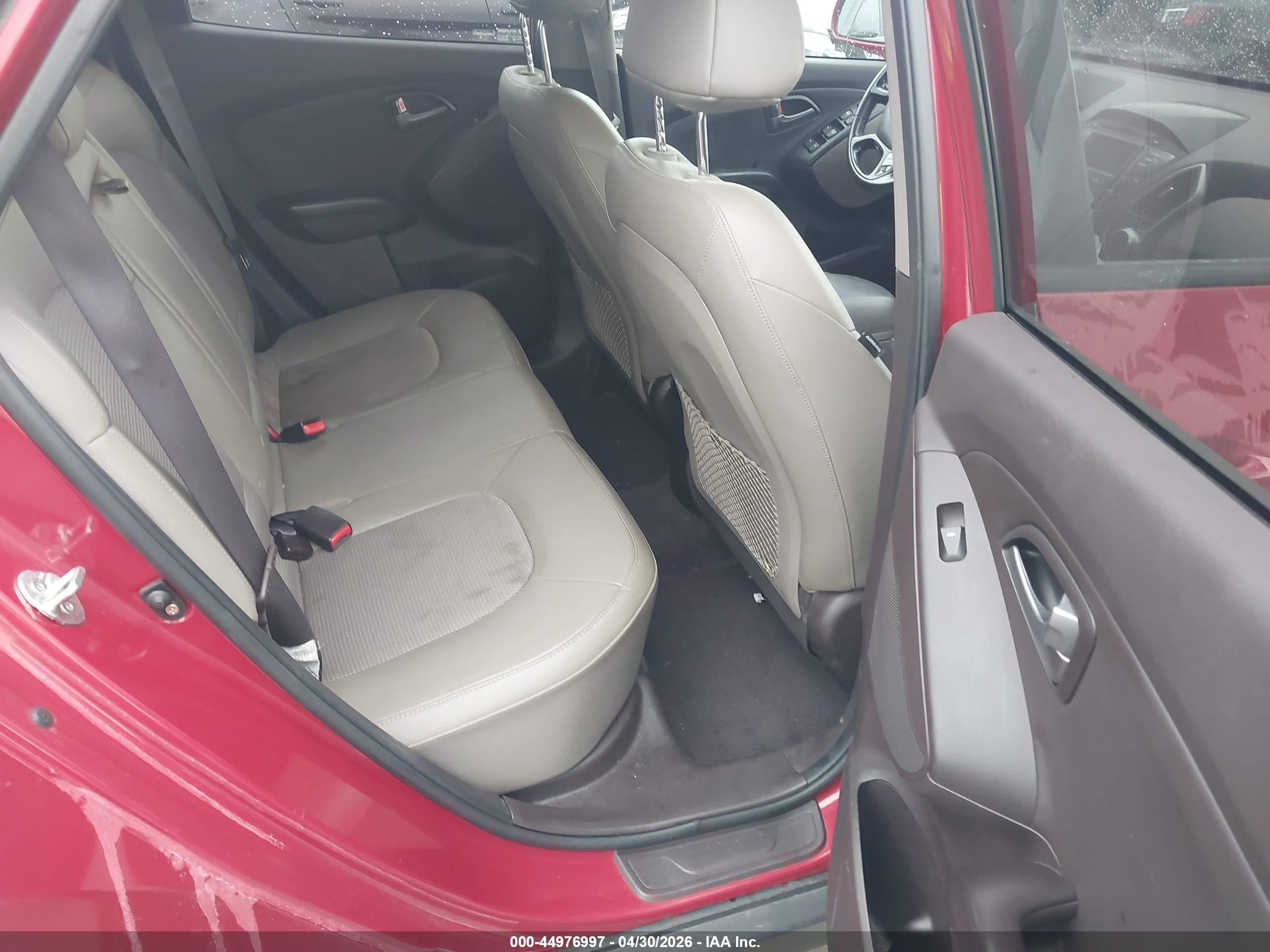 HYUNDAI TUCSON image 8