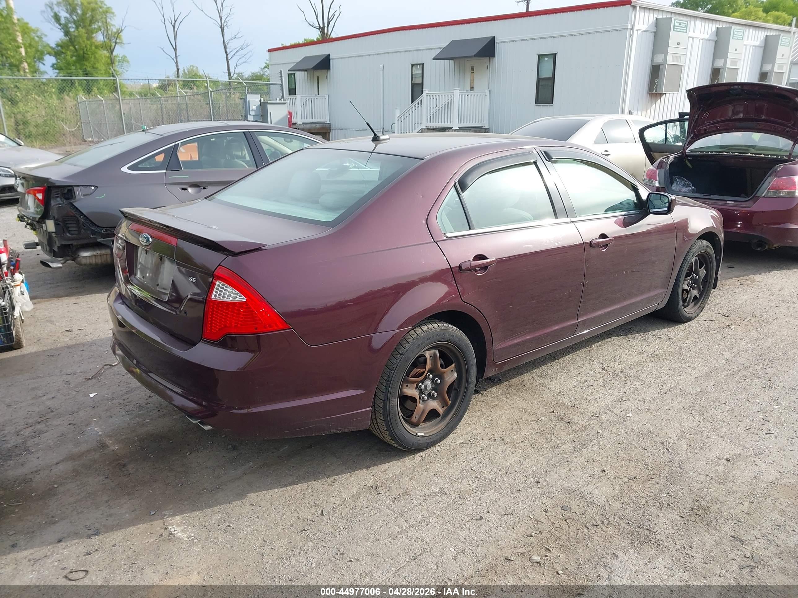 FORD FUSION image 4