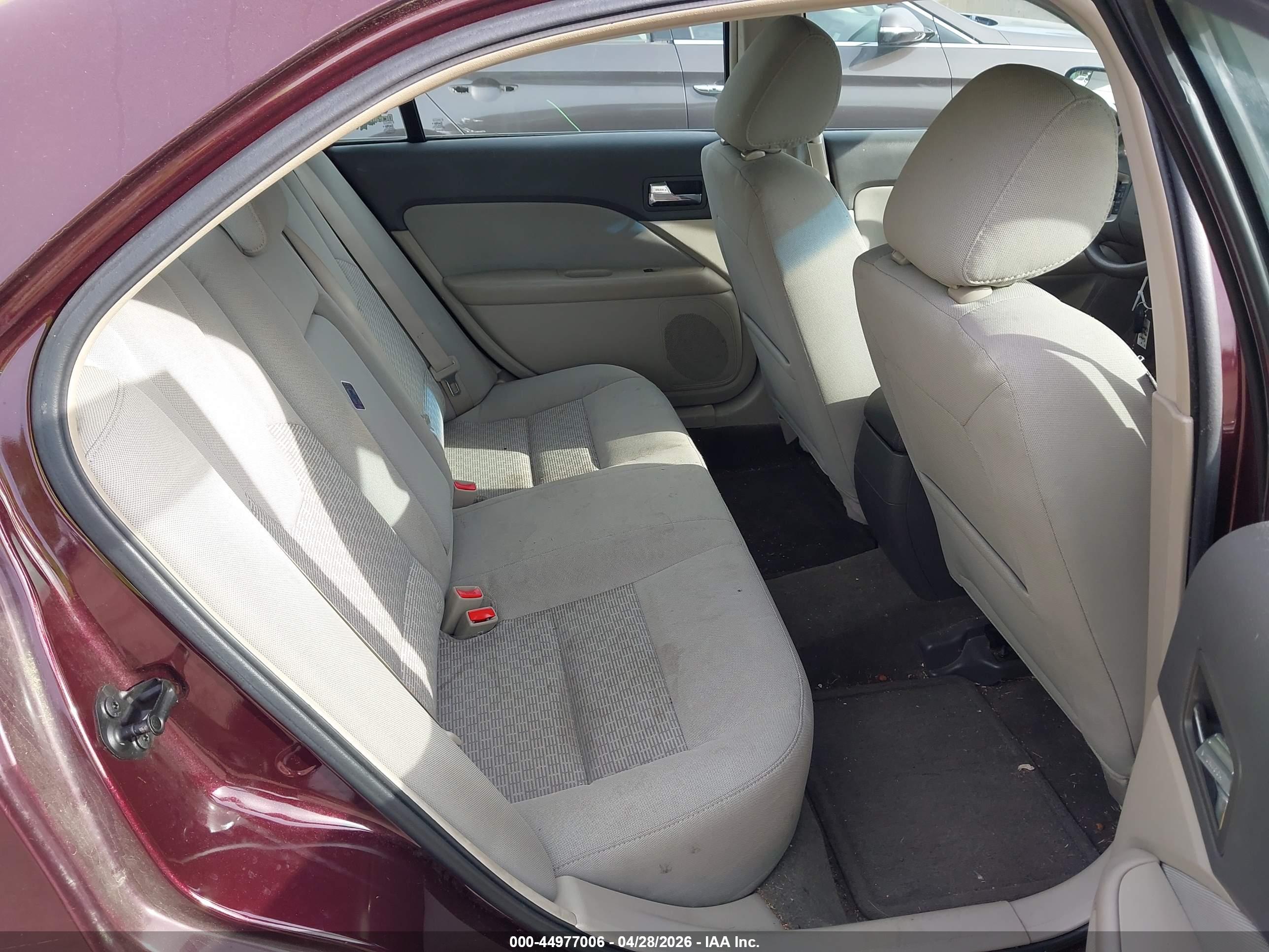 FORD FUSION image 8
