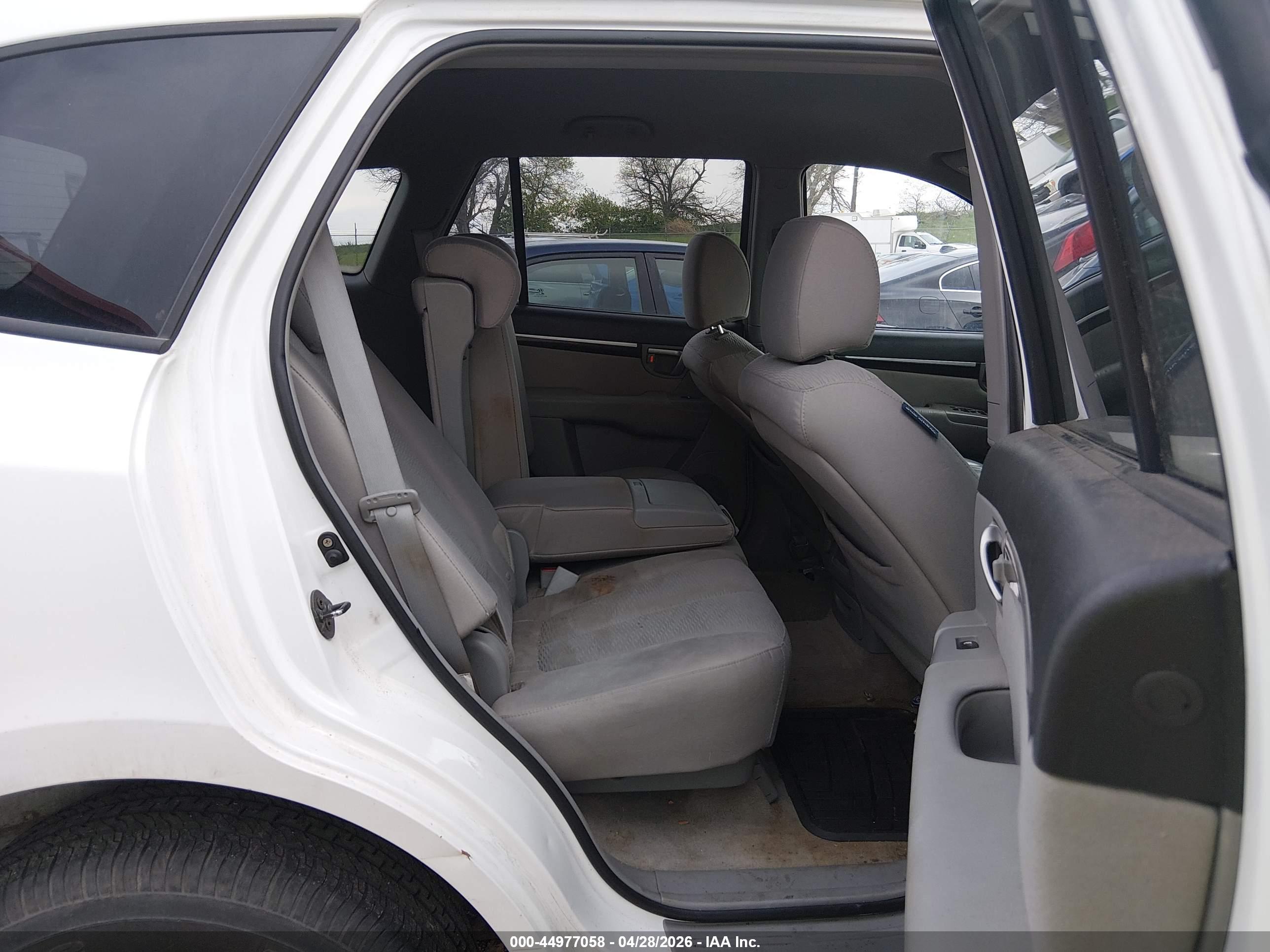 HYUNDAI SANTA image 8