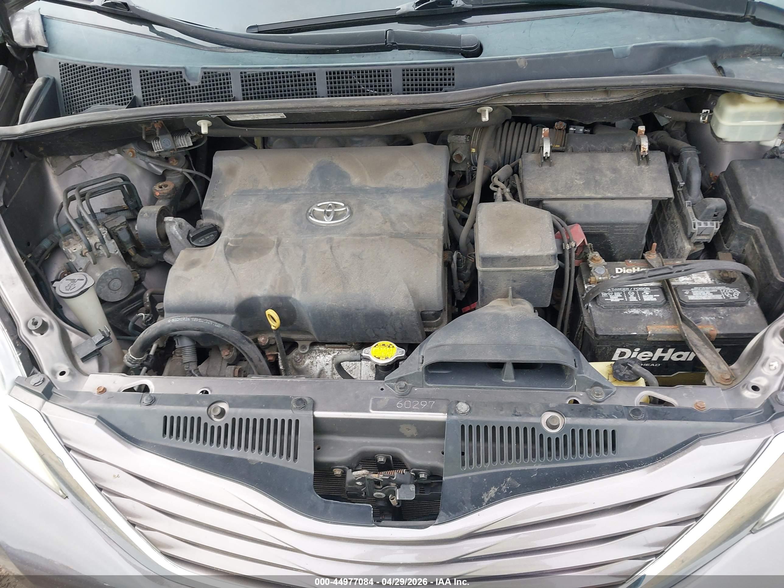 TOYOTA SIENNA image 10