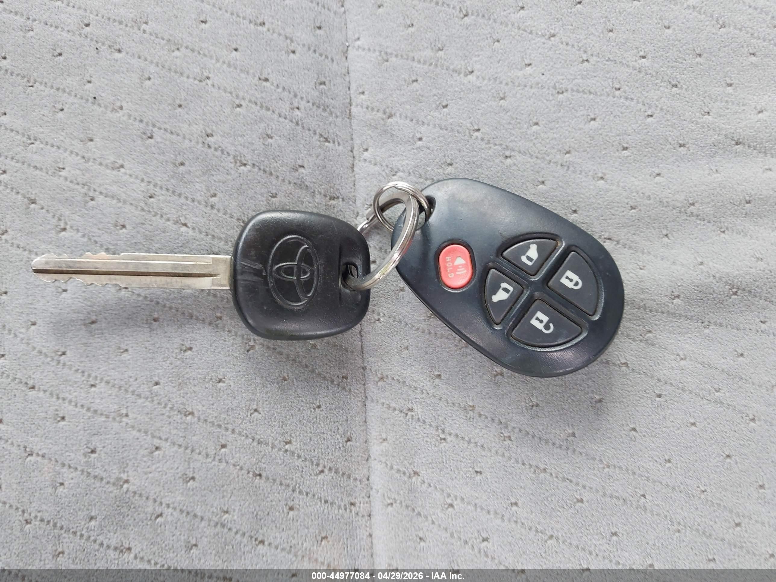 TOYOTA SIENNA image 11