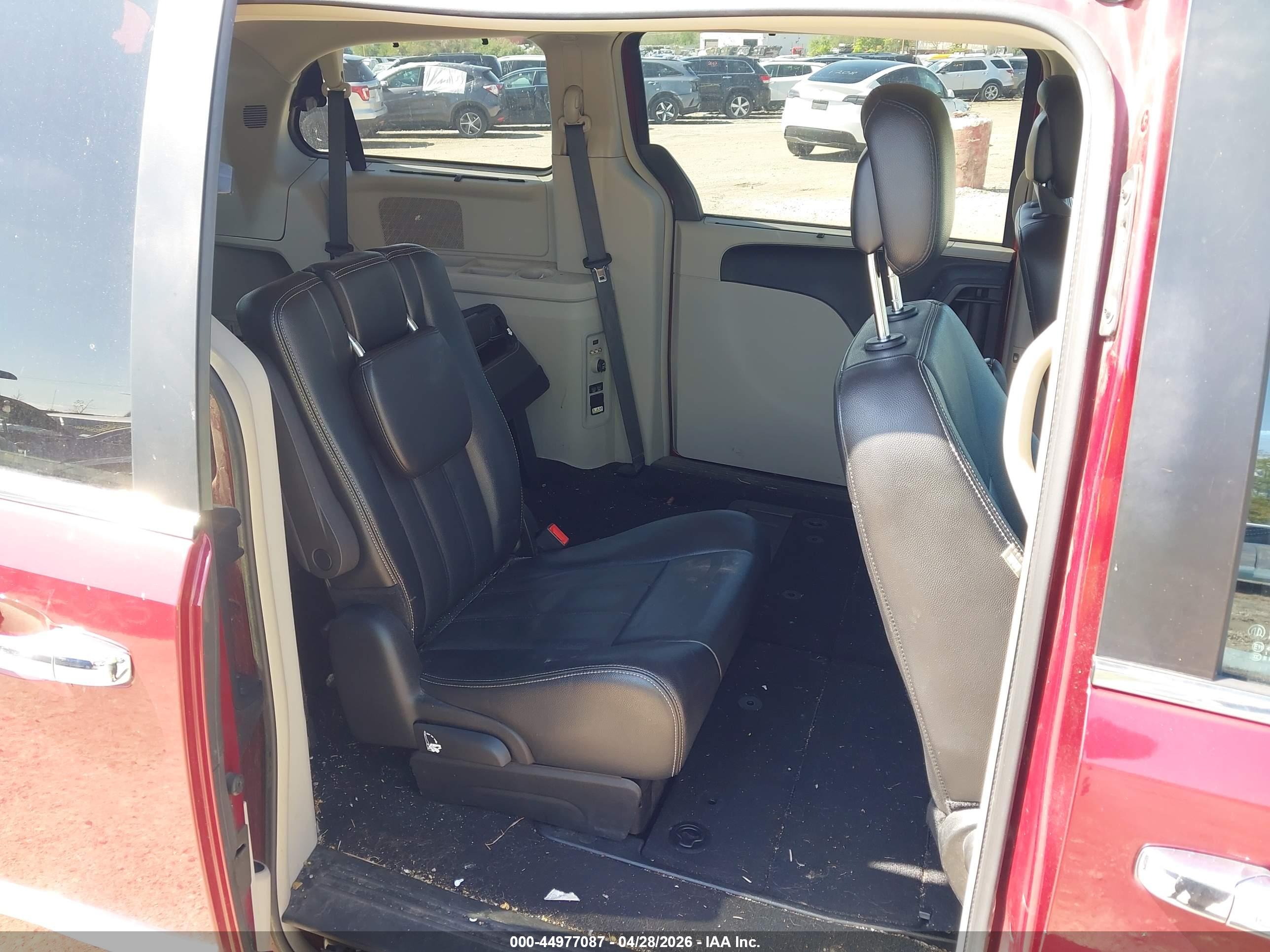 CHRYSLER TOWN image 8