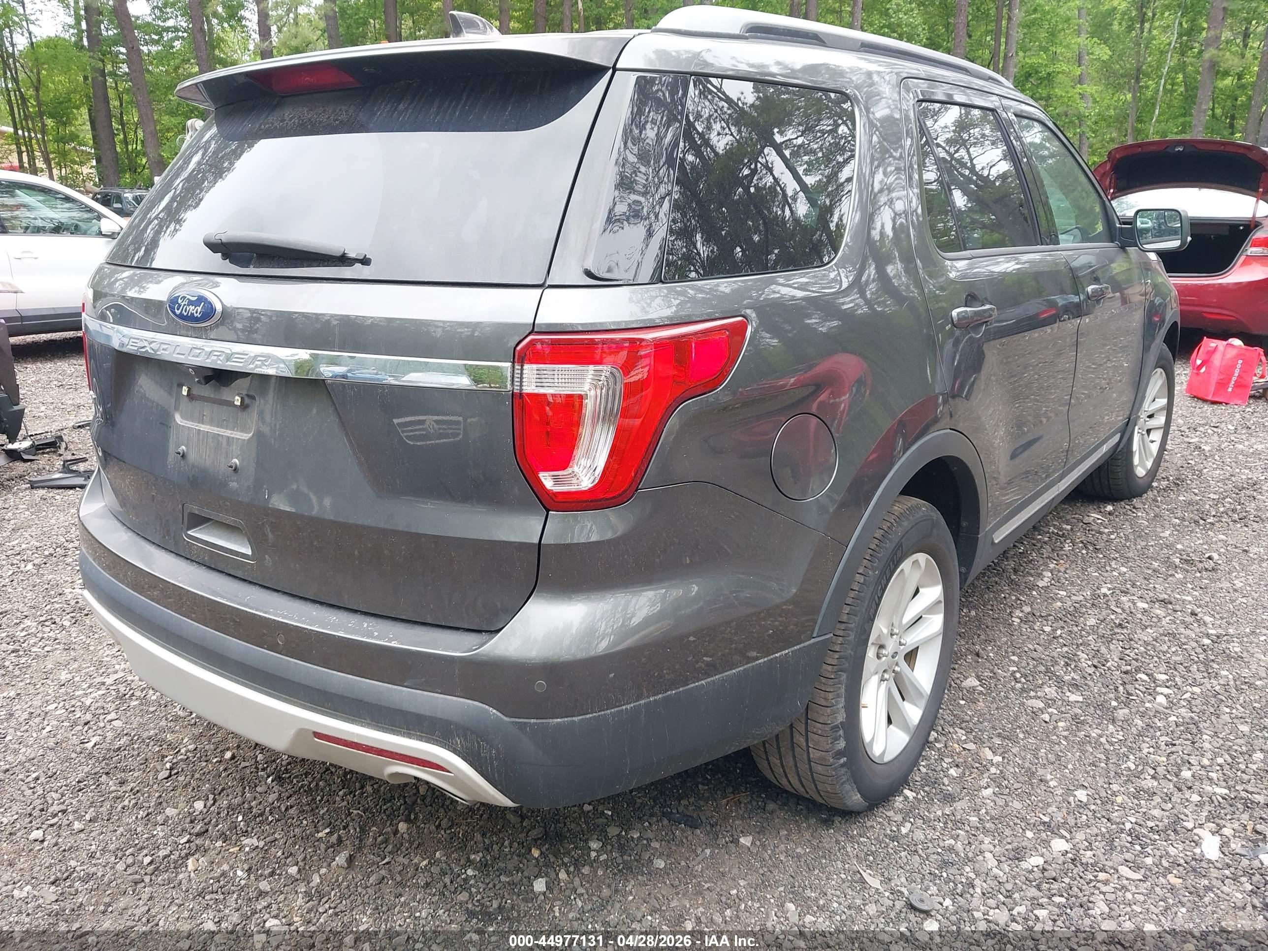 FORD EXPLORER image 4