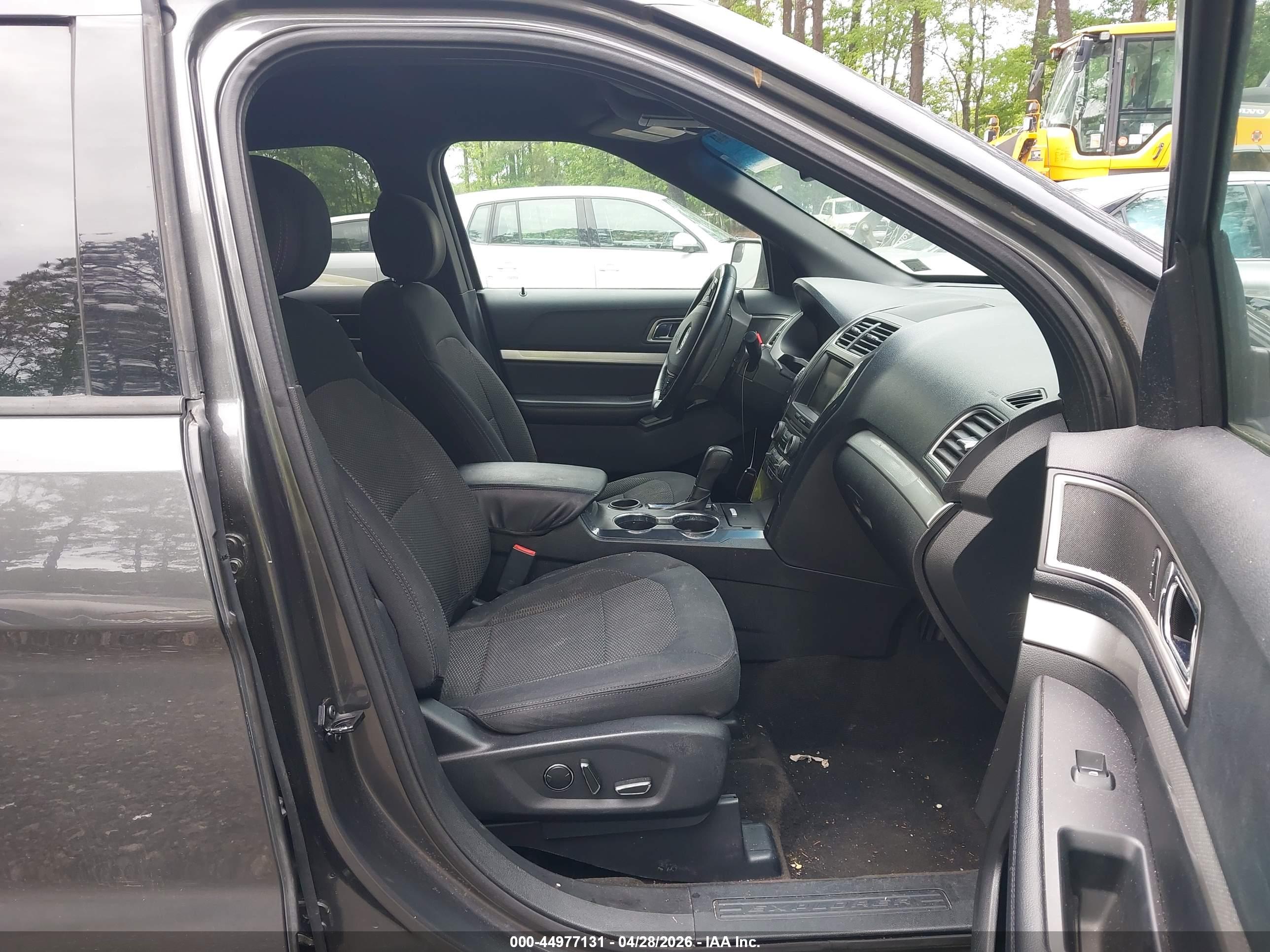 FORD EXPLORER image 5