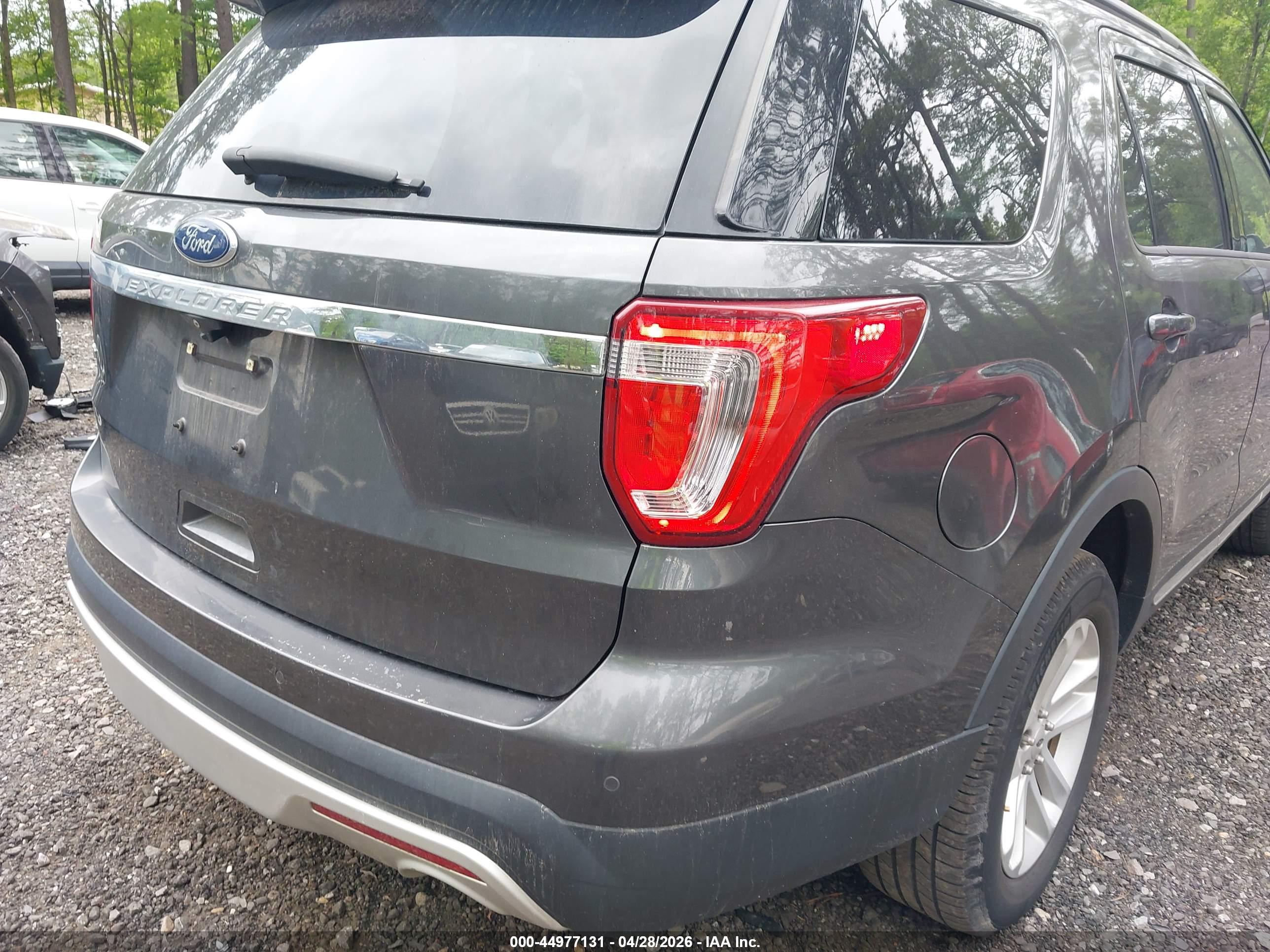 FORD EXPLORER image 6