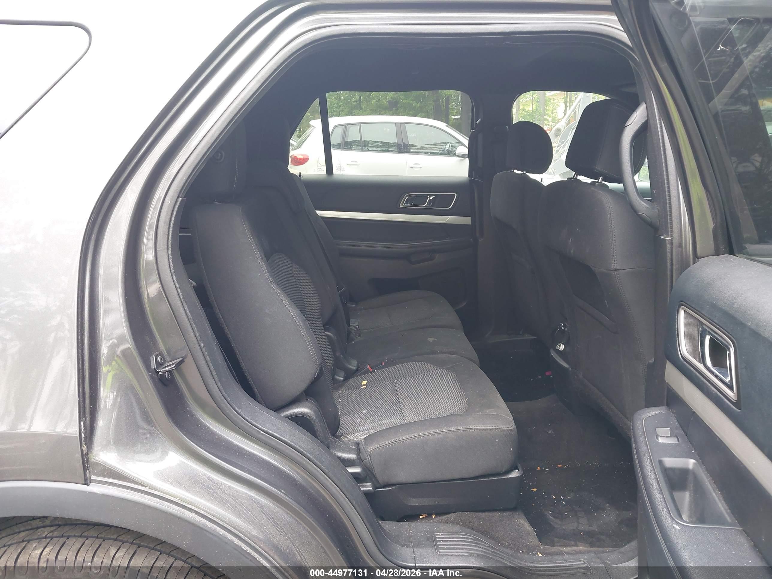 FORD EXPLORER image 8