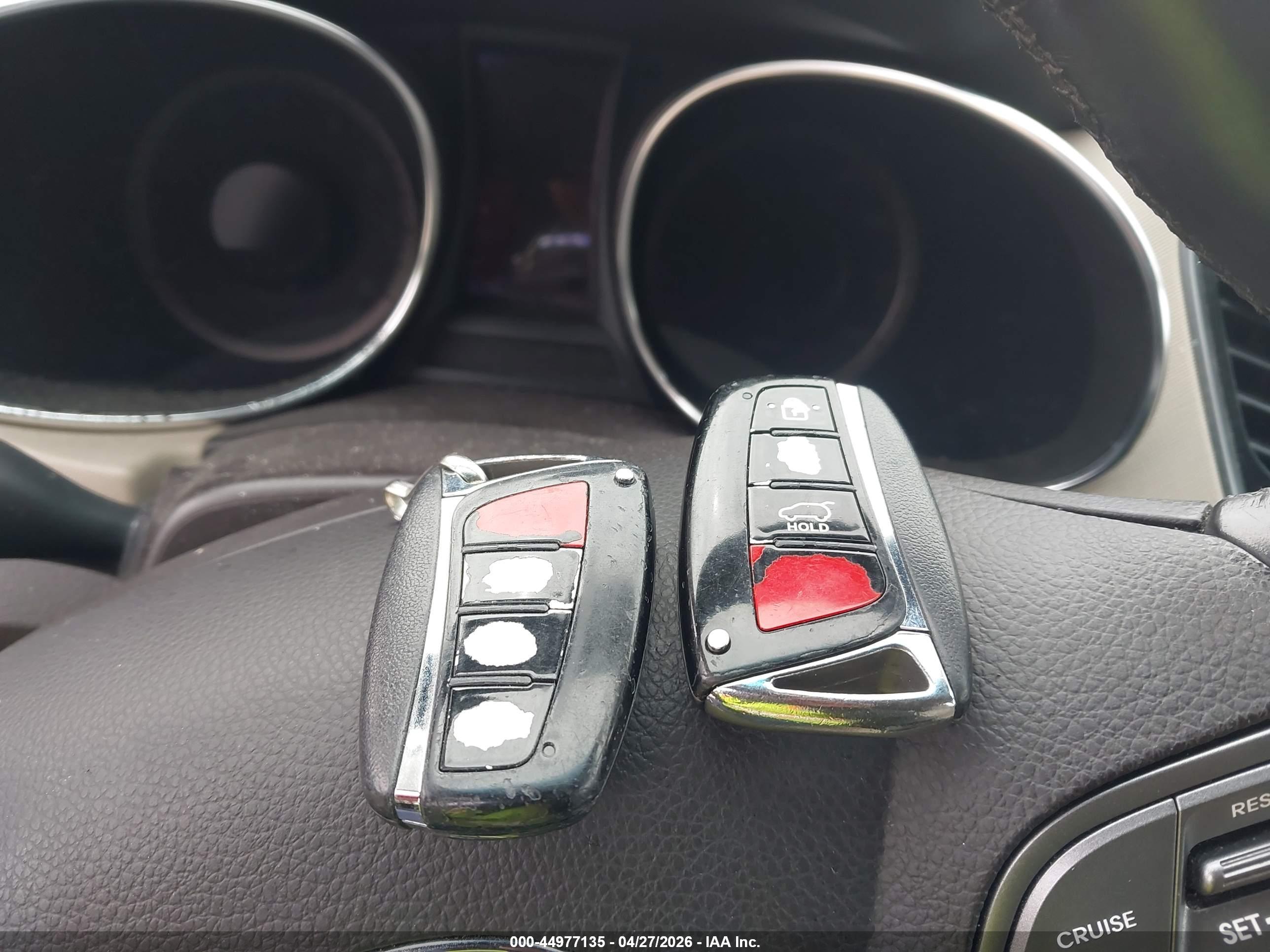 HYUNDAI SANTA image 11