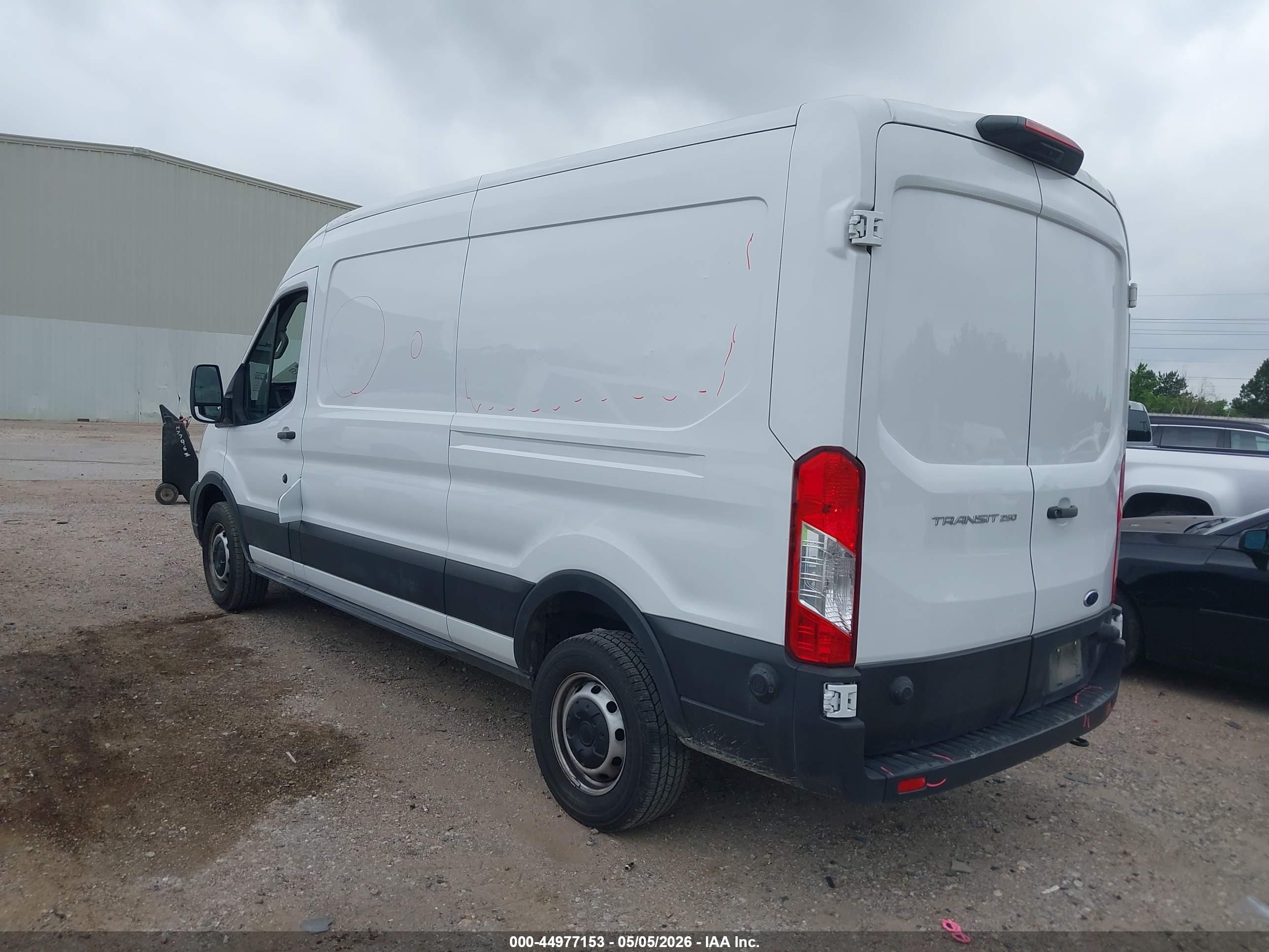 FORD TRANSIT-250 image 3