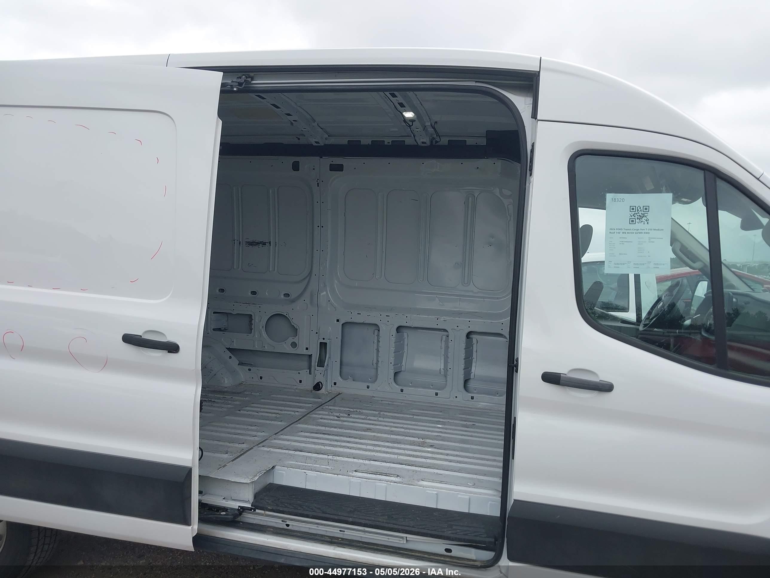 FORD TRANSIT-250 image 8