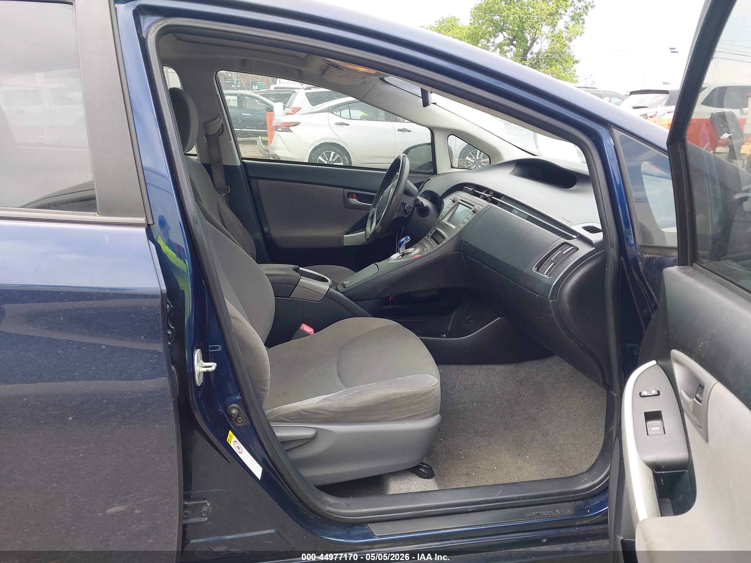 TOYOTA PRIUS image 5