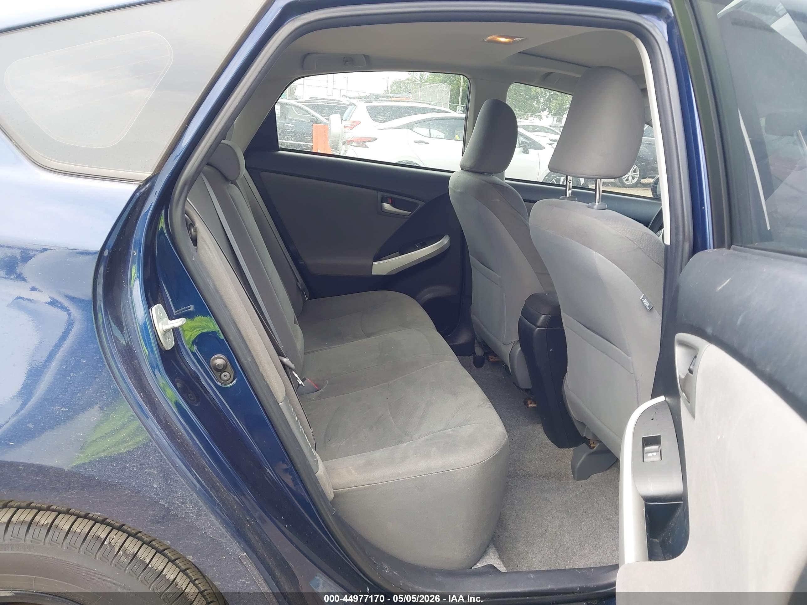 TOYOTA PRIUS image 8