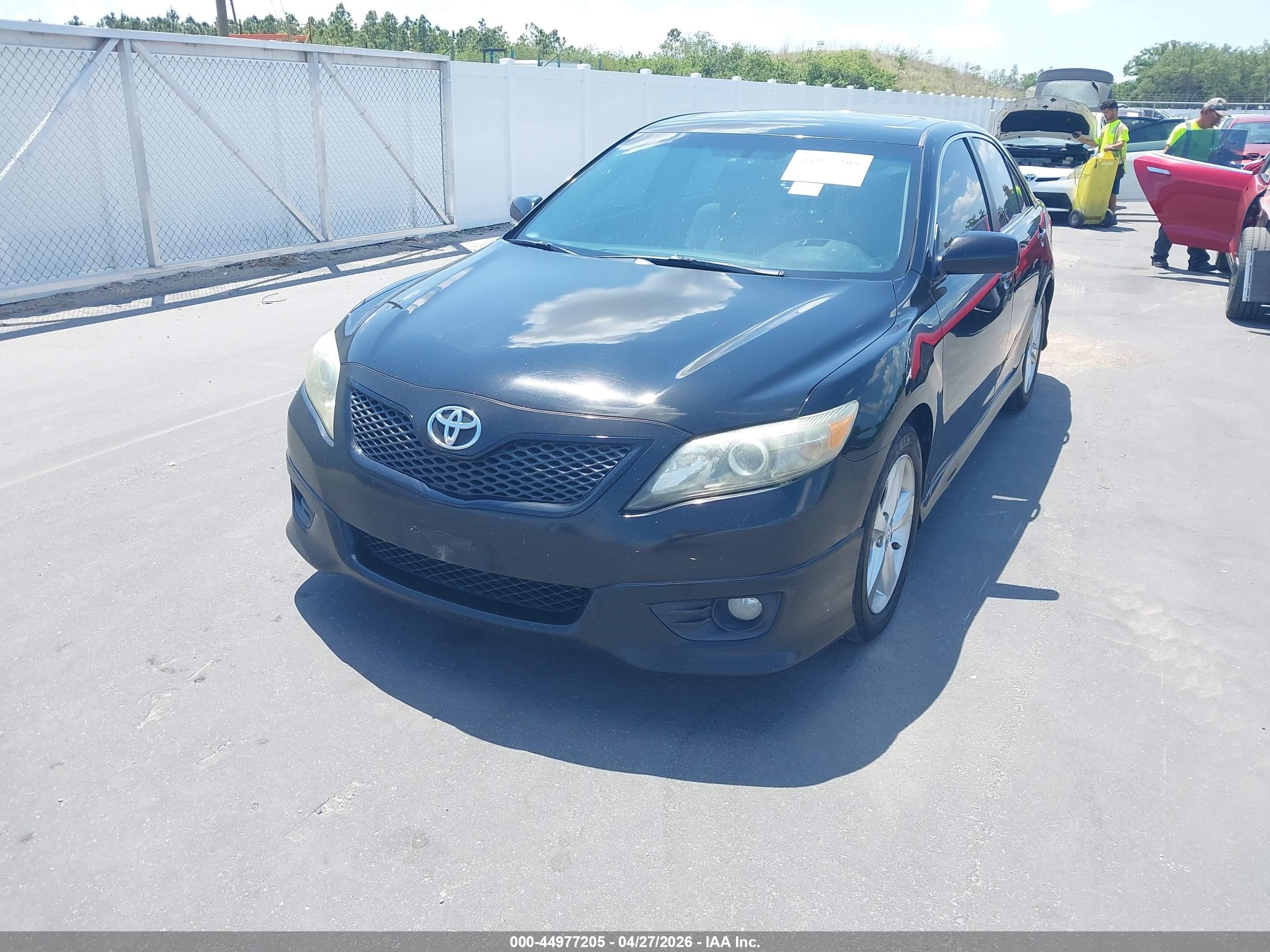 TOYOTA CAMRY image 2