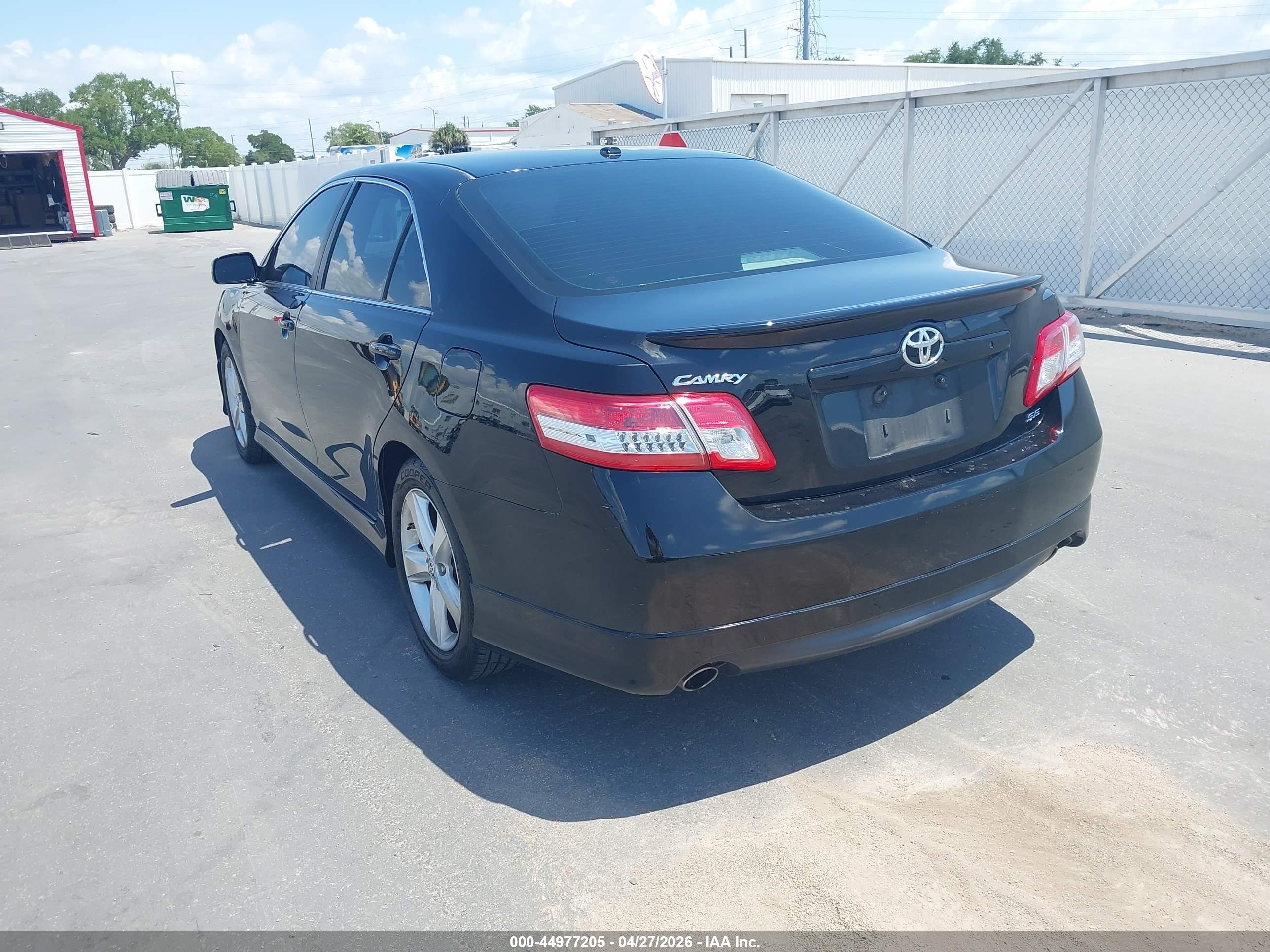 TOYOTA CAMRY image 3